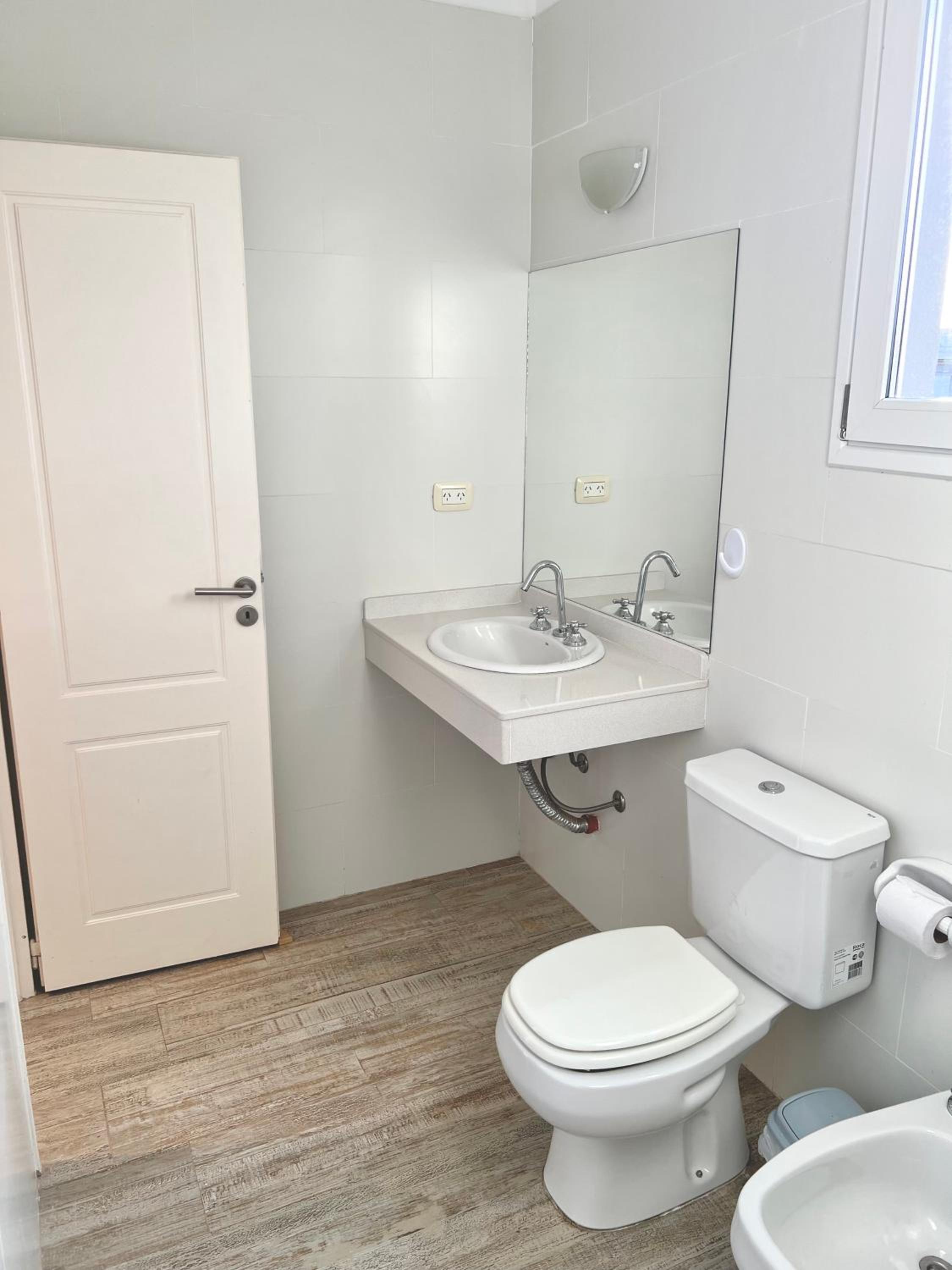 Espectacular departamento sobre la laguna para parejas