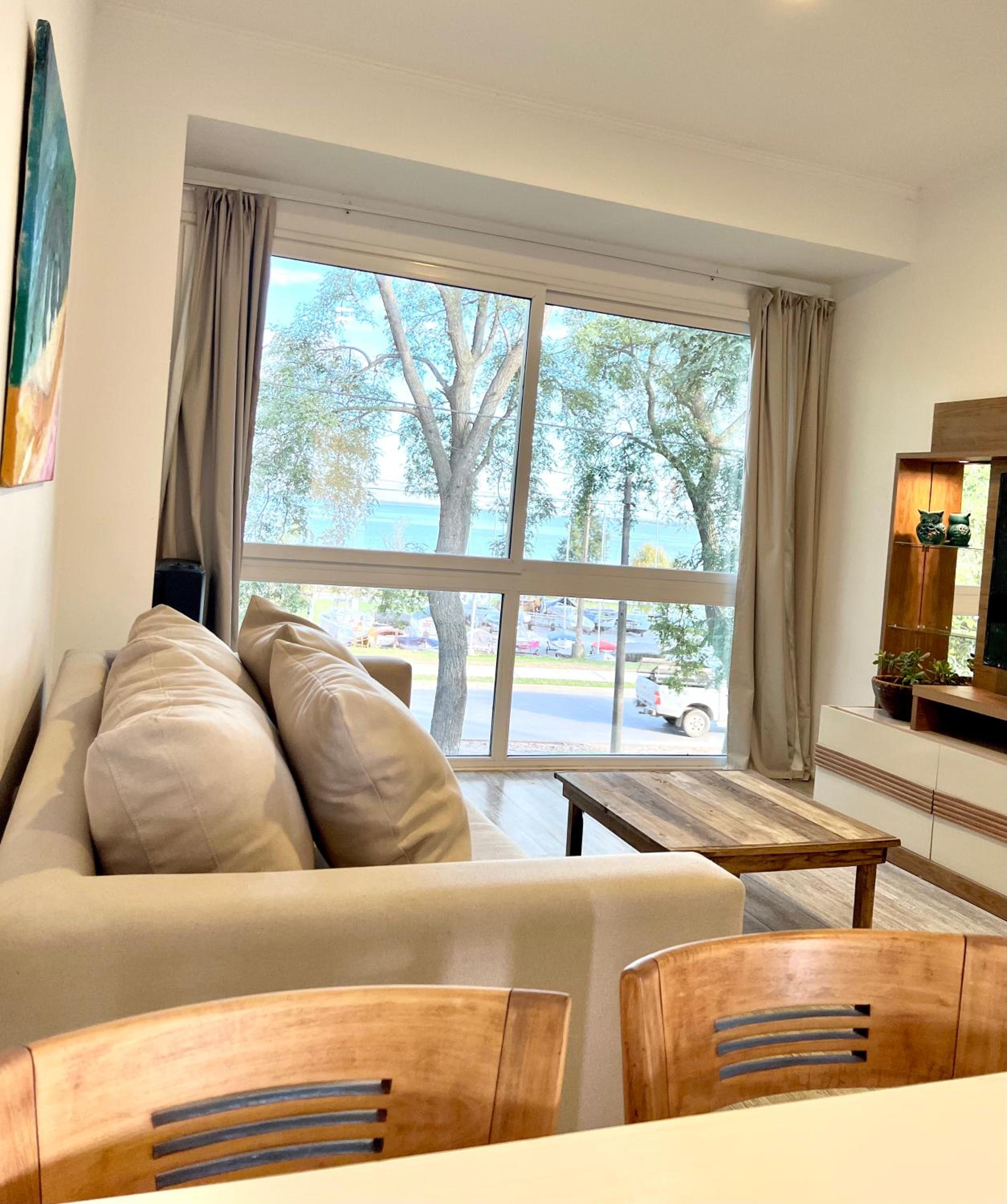 Espectacular departamento sobre la laguna para parejas