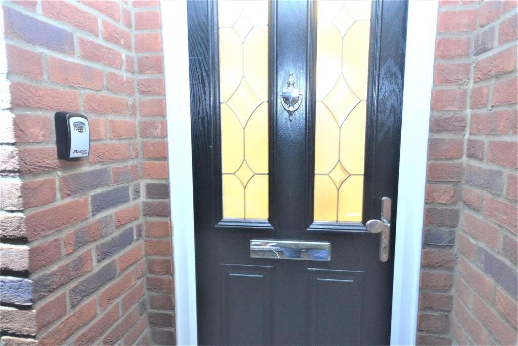 Luxury 5 Bedroom House with Free Parking on Site view 5