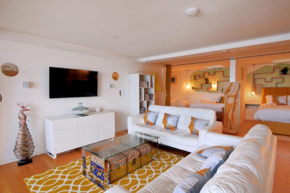 Largigi offering two amazing panoramic sea front apartments view 5