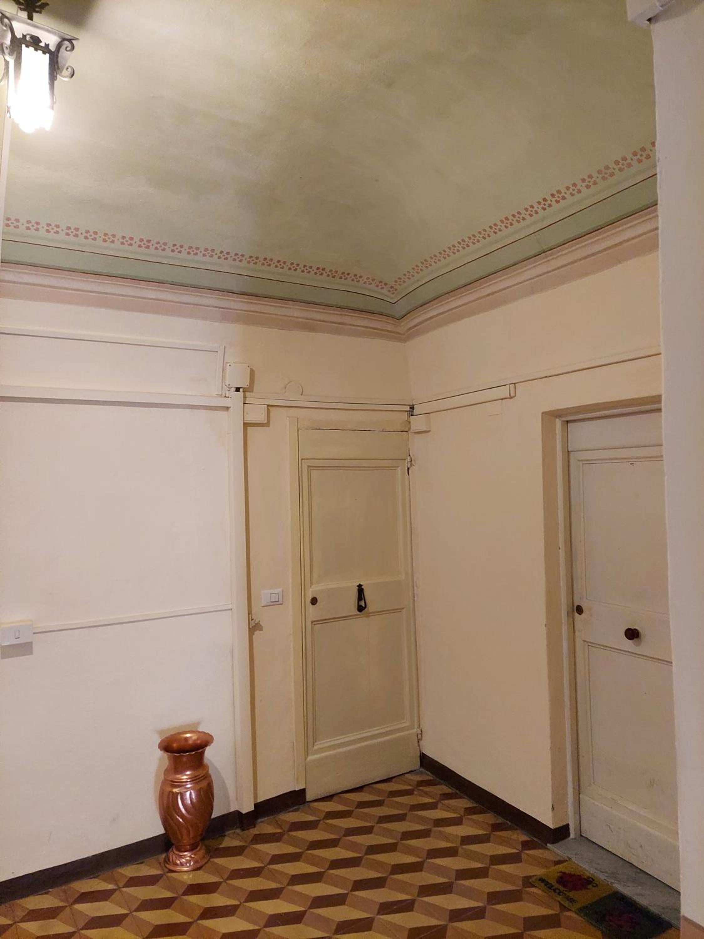 Palazzo De Luigi view 4