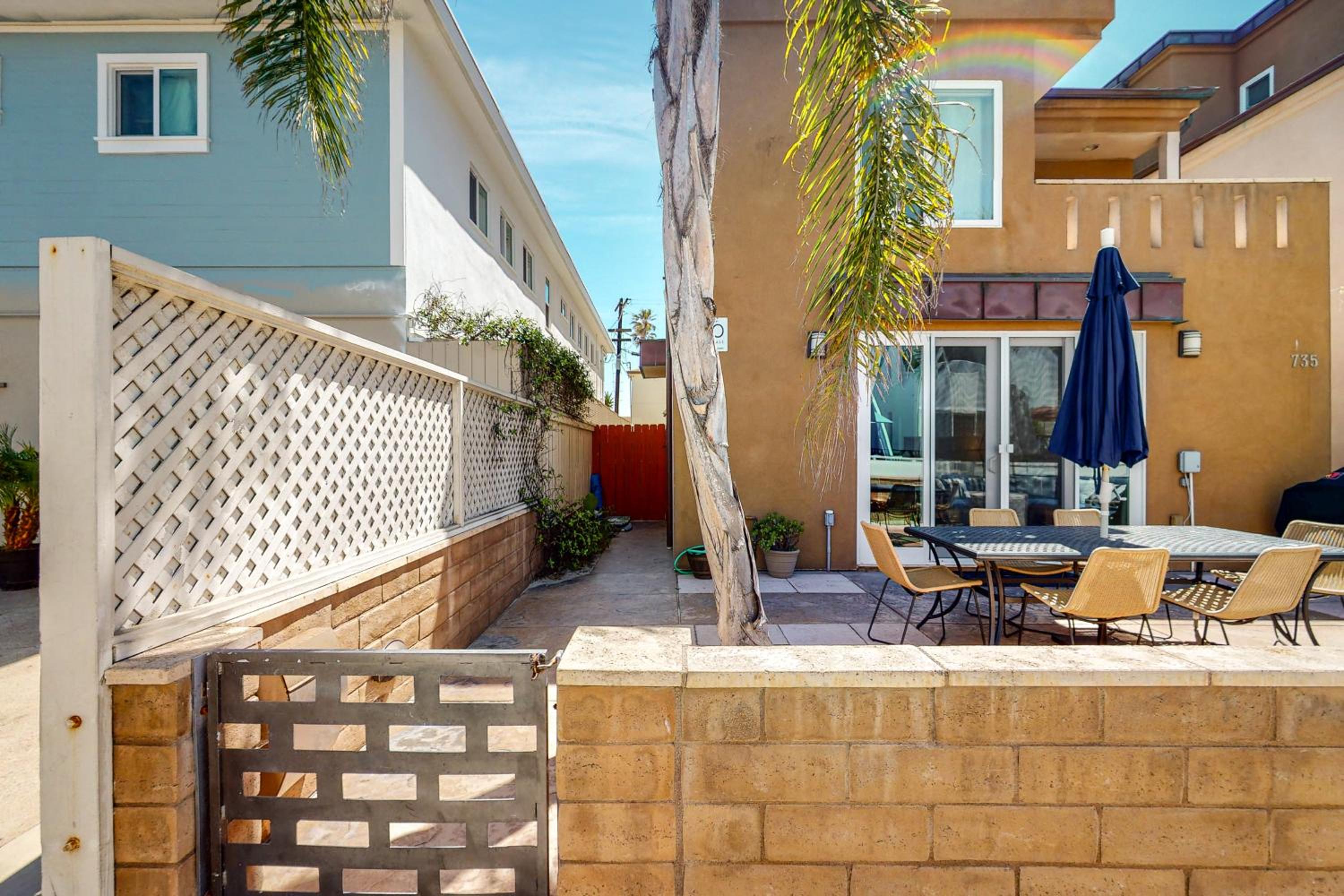 Walk to Mission Beach Centrally Located Townhome