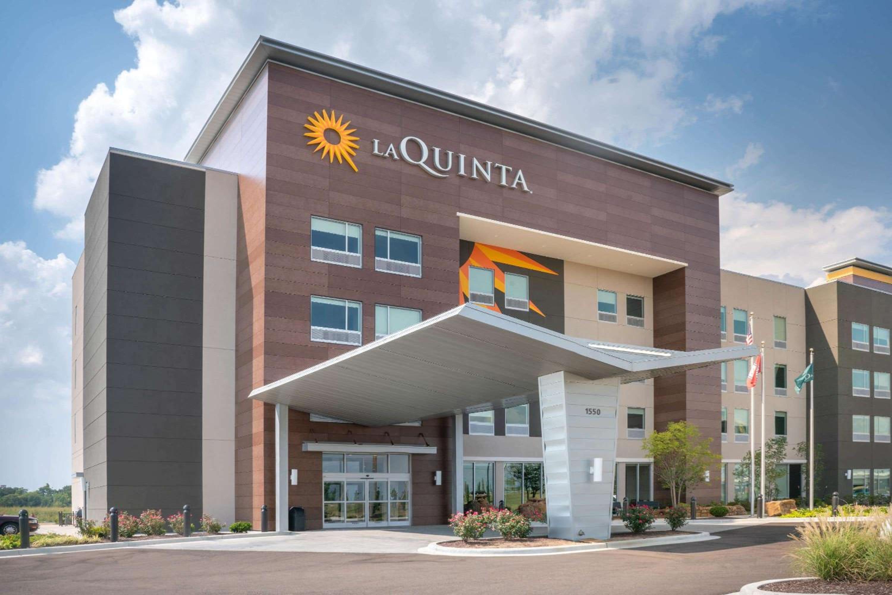 Hotel La Quinta by Wyndham West Memphis - Image 1