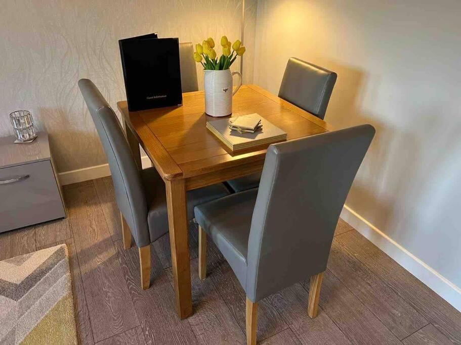 Hotel Modern 2 Bed Apartment - Image 1