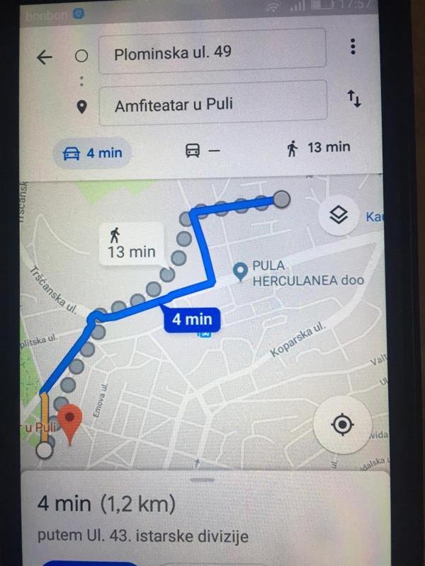Smještaj za dvije osobe ,blizina amfiteatra i bus kolodvora ,Self-Check- In,parking u ulici