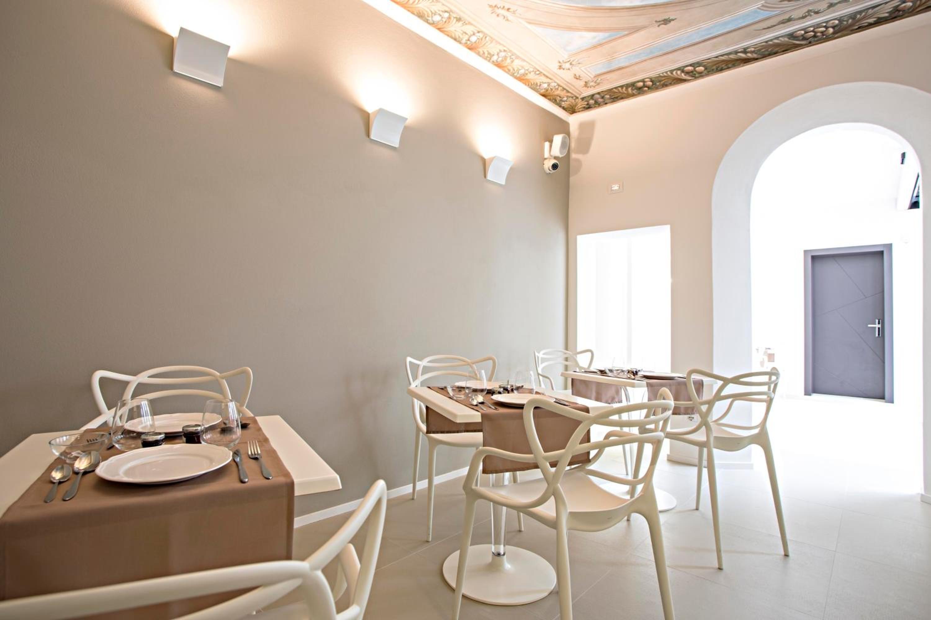 Borgoleoni 18 - Room and Breakfast