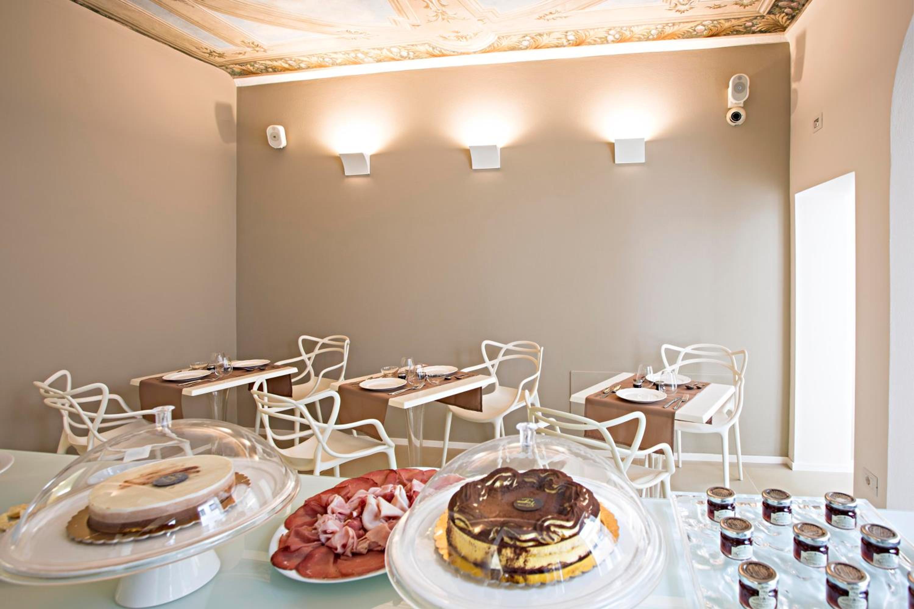 Borgoleoni 18 - Room and Breakfast