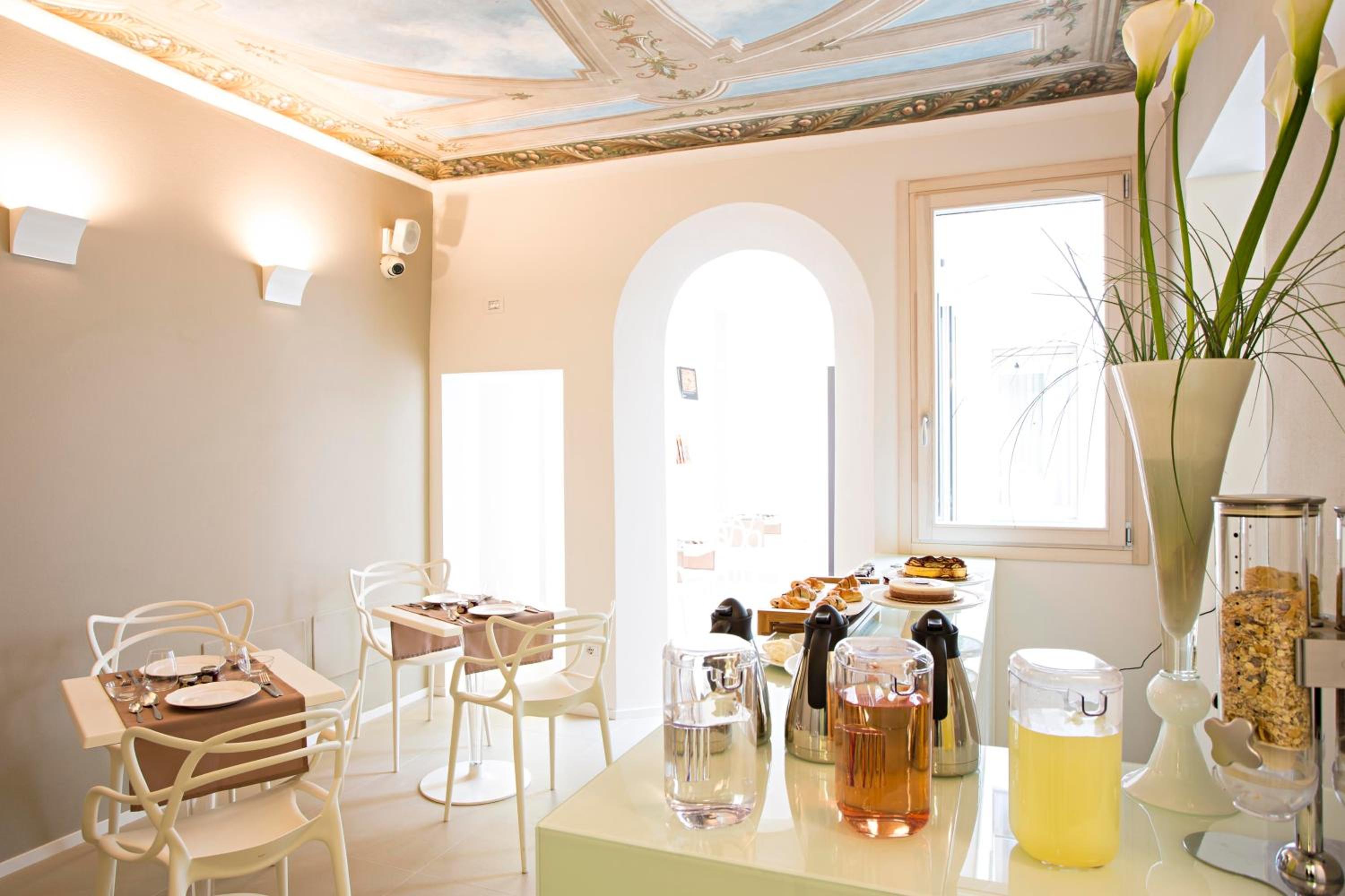Borgoleoni 18 - Room and Breakfast