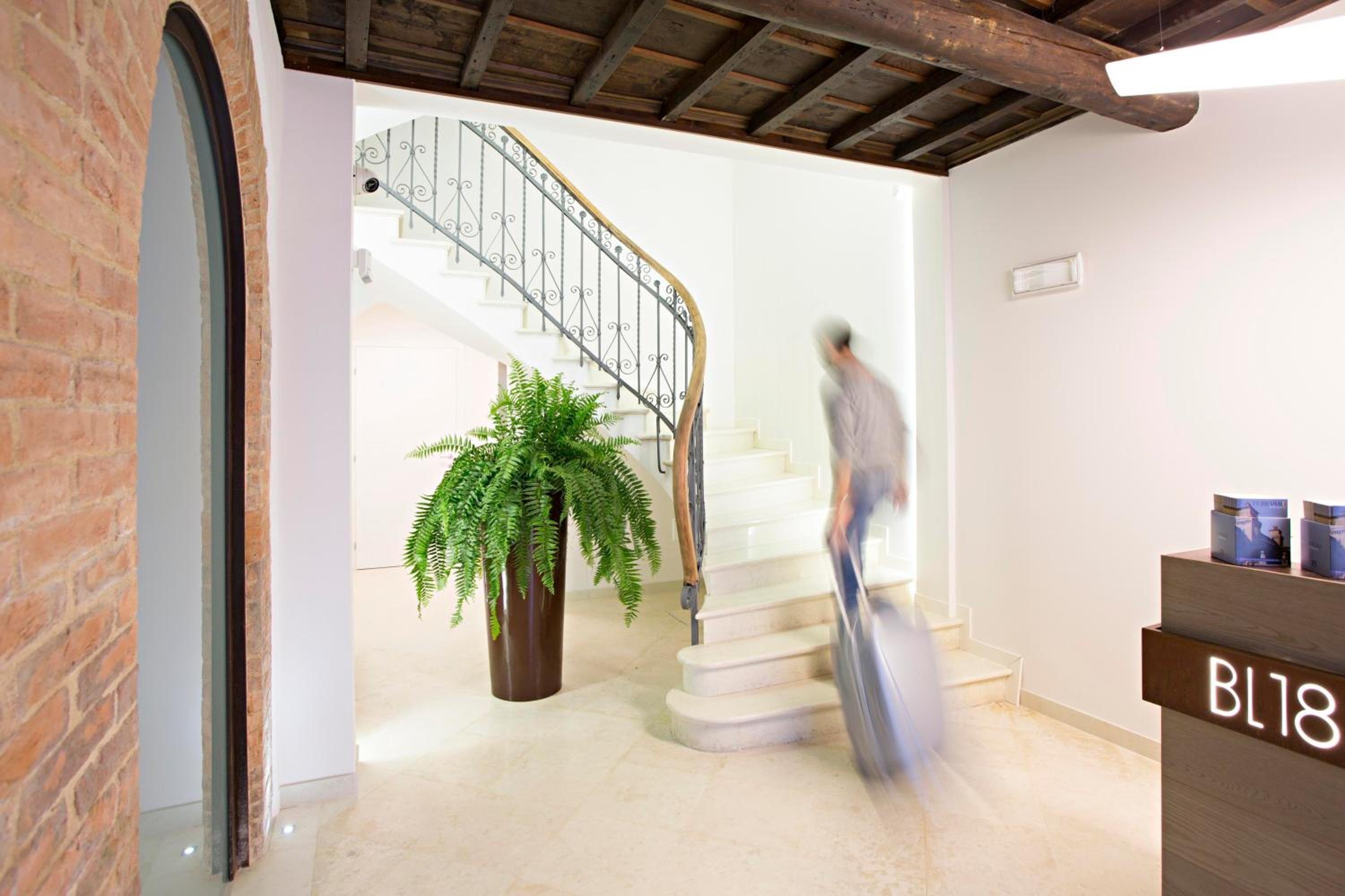 Borgoleoni 18 - Room and Breakfast