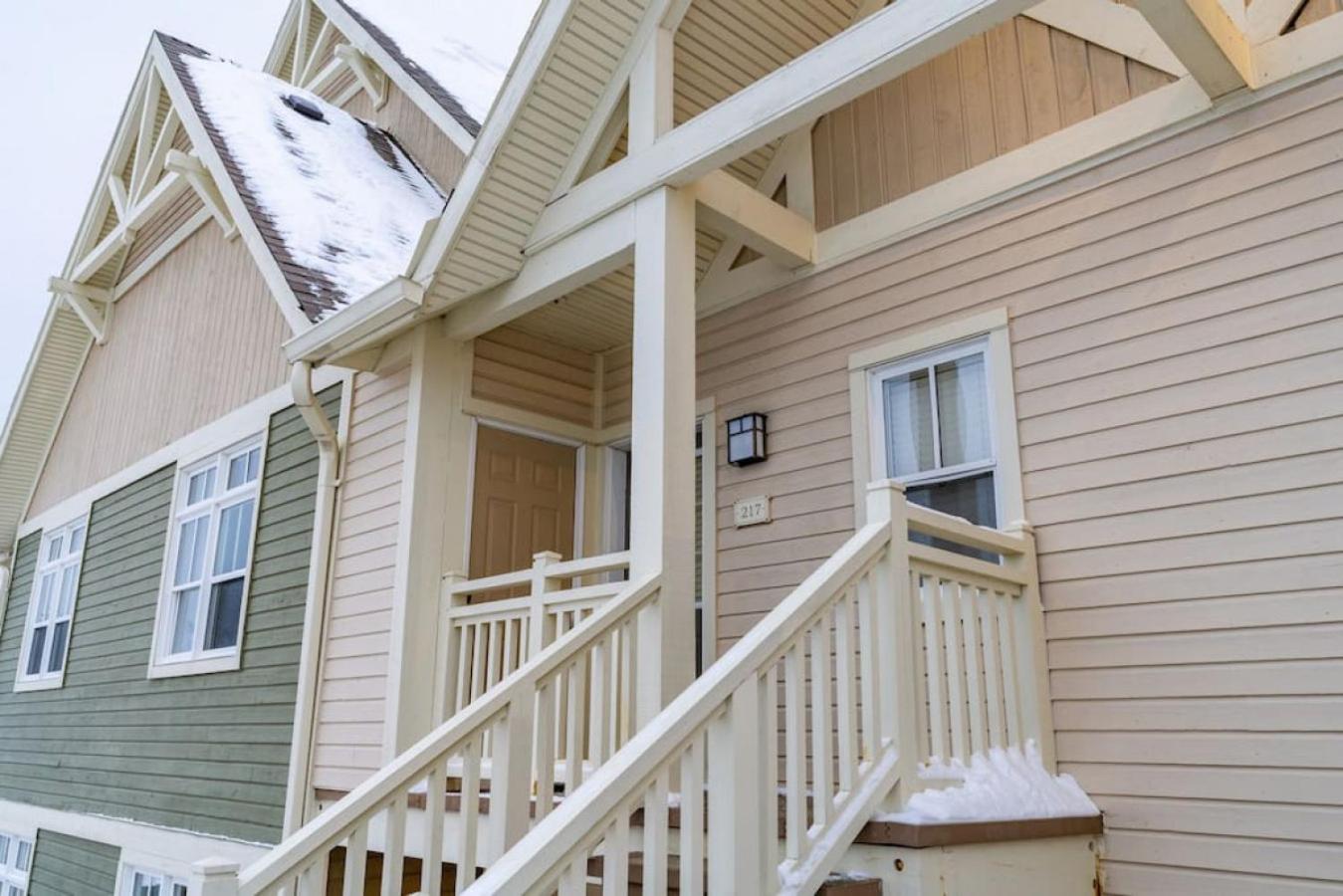 Contemporary Chalet Steps to Blue Mountain Village