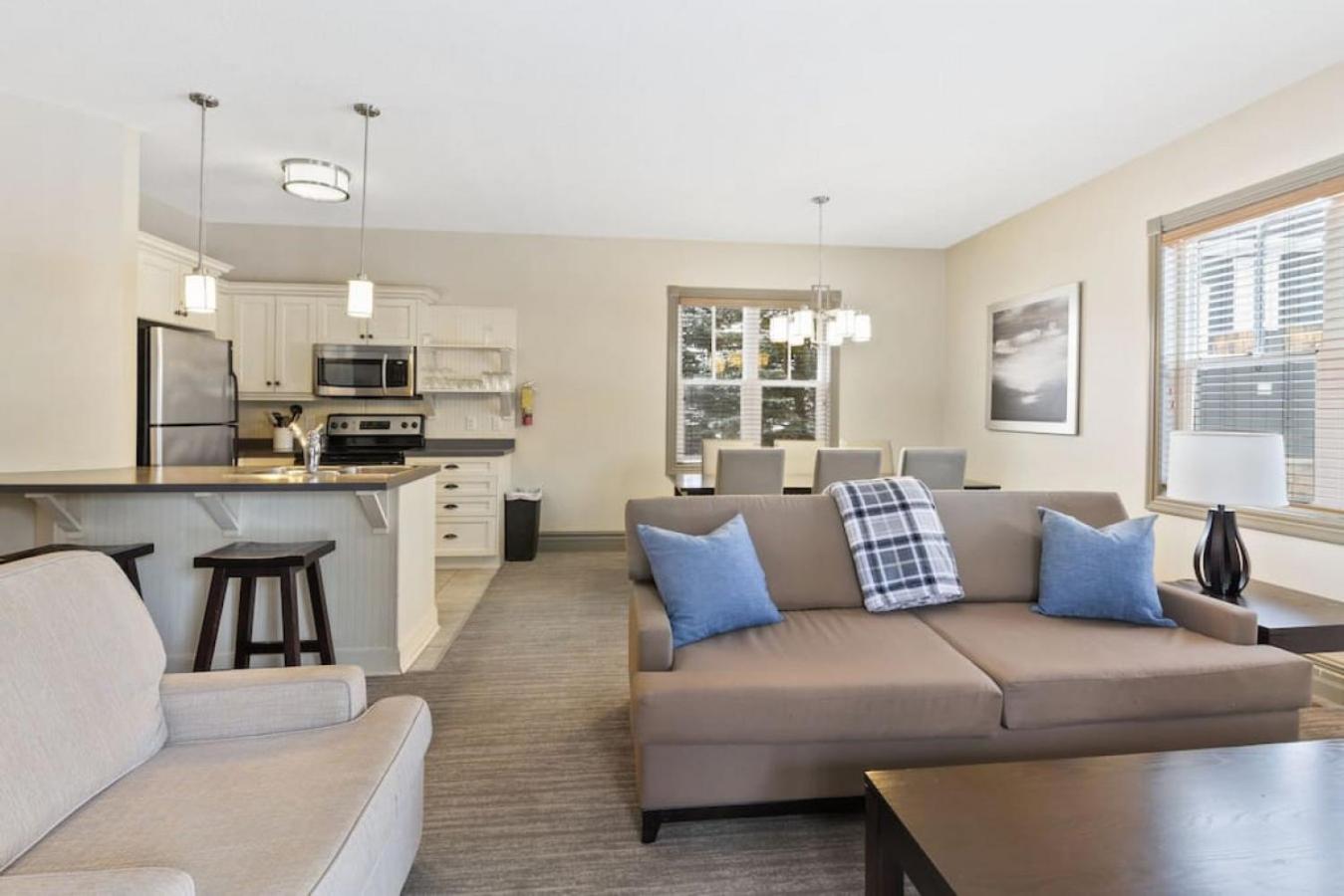 Blue Mtn Getaway in Historic Snowbridge Chalet