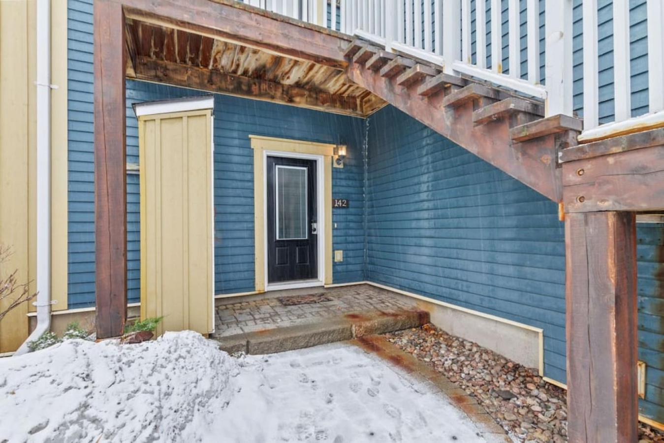 Blue Mtn Getaway in Historic Snowbridge Chalet