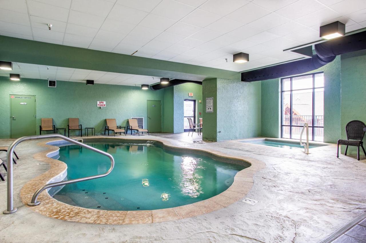 The Bear Paw Palace Mtn View and Community Pools view 3