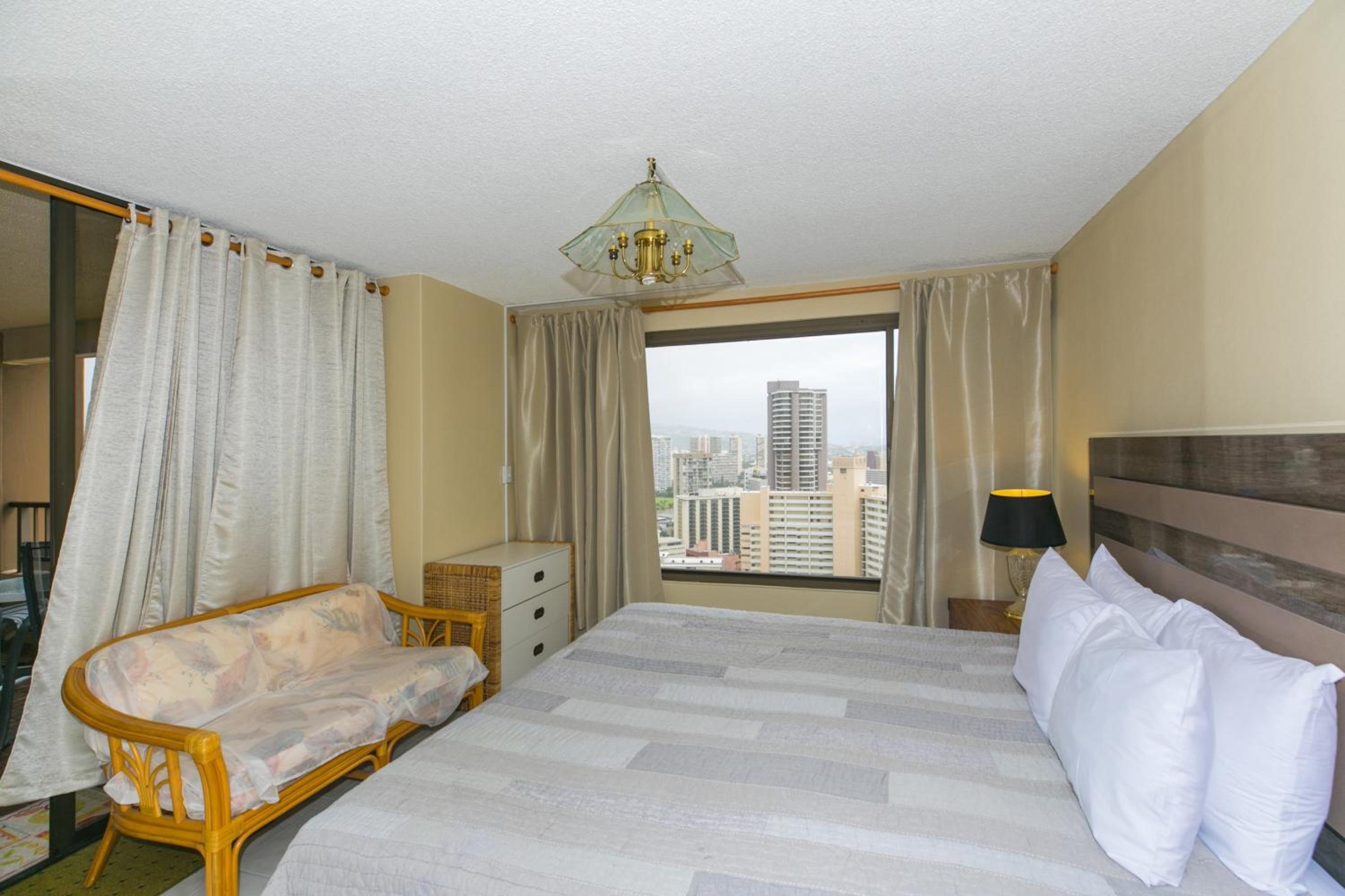 One Bedroom Discovery Bay Condos with Kitchen, Free Wifi & Amazing Views view 5
