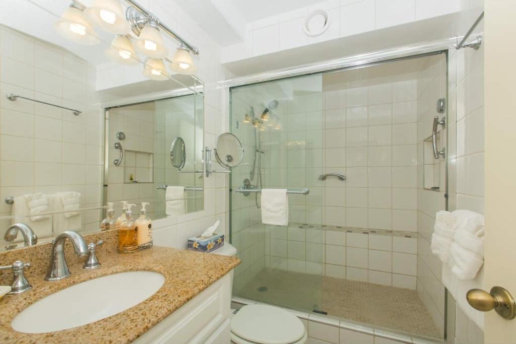 Spacious Condos with Private Balcony at Discovery Bay - Free Wifi, Near Beaches! view 4