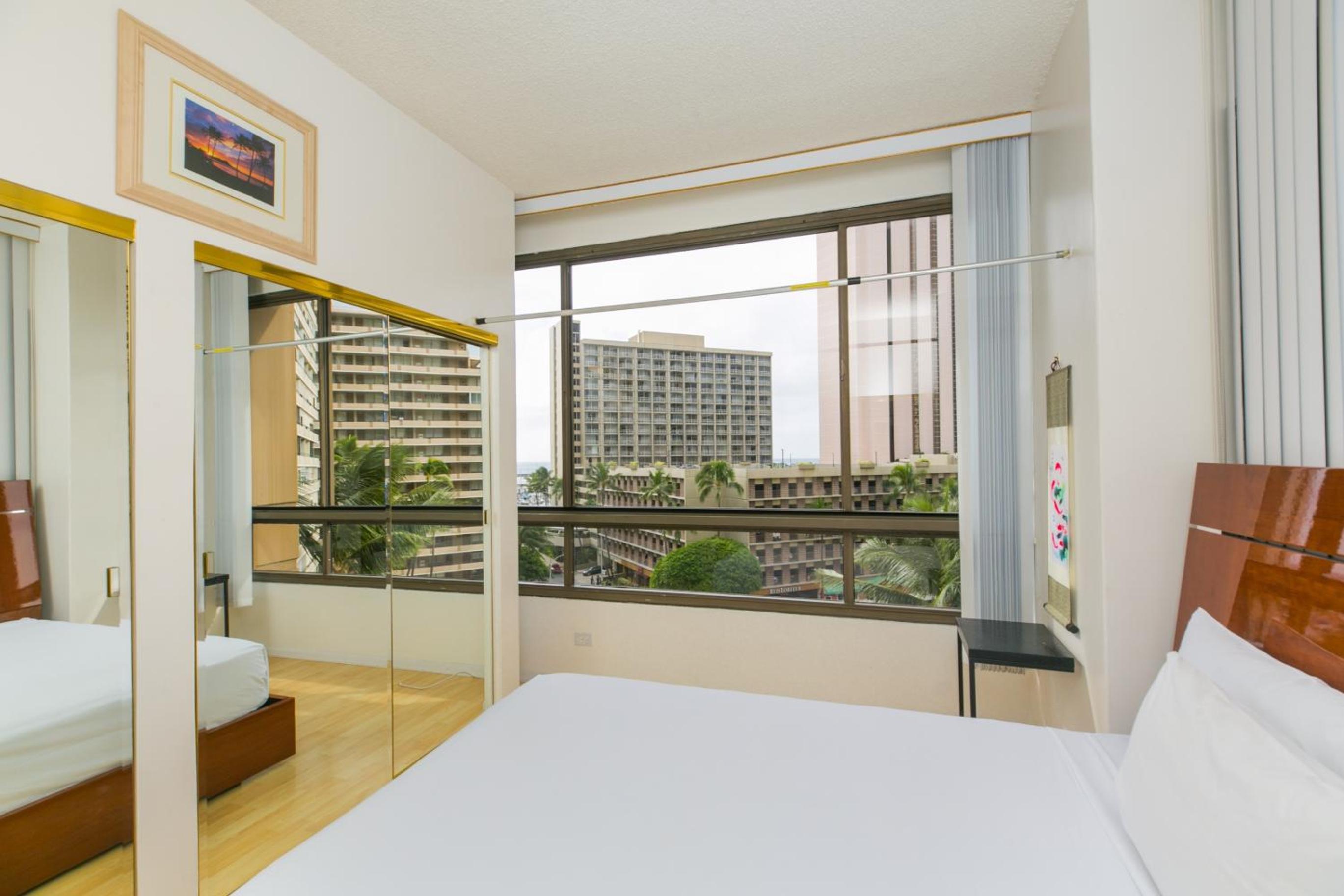 Spacious Condos with Private Balcony at Discovery Bay - Free Wifi, Near Beaches! view 5
