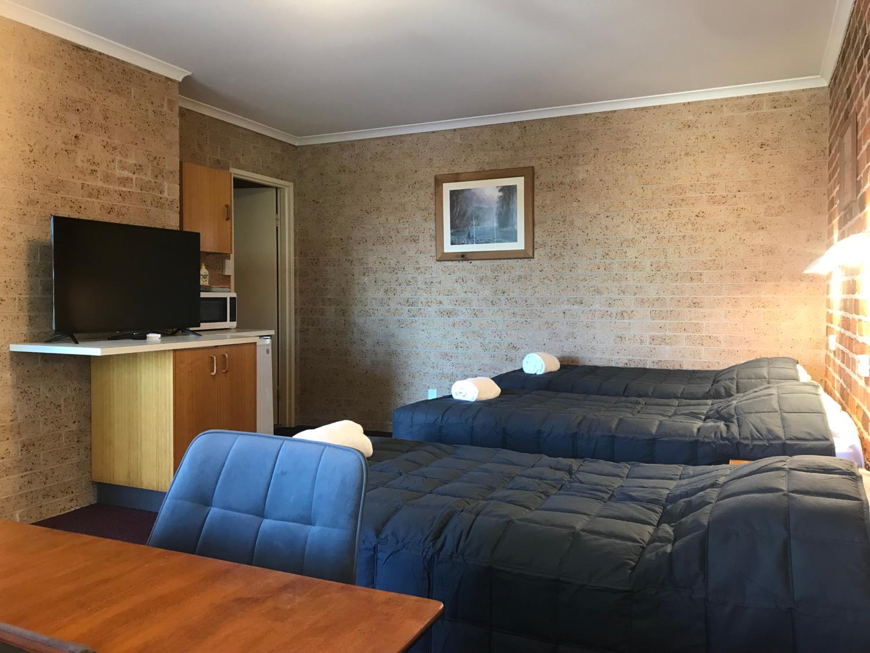 Cedar Lodge Motel
