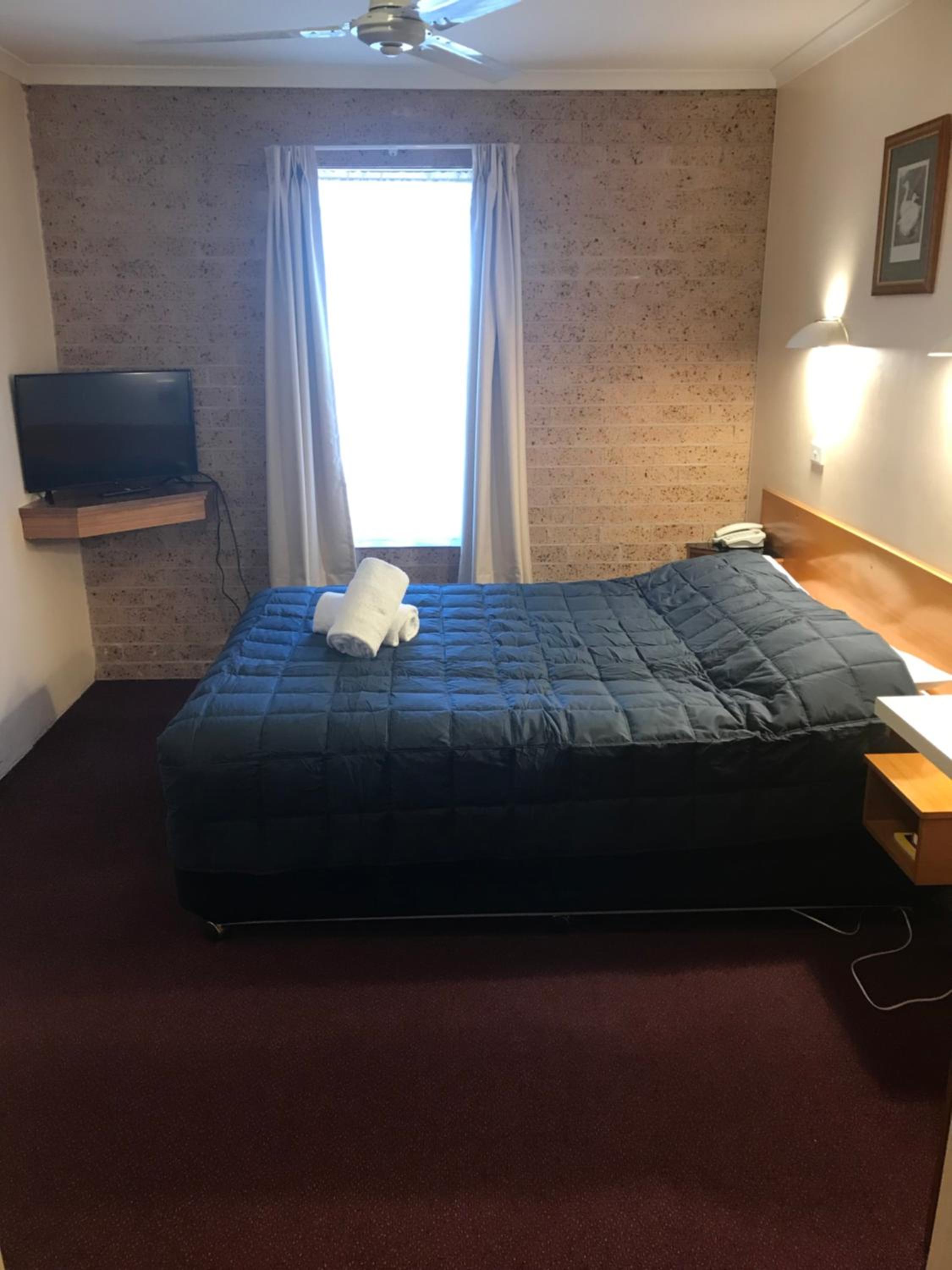 Cedar Lodge Motel