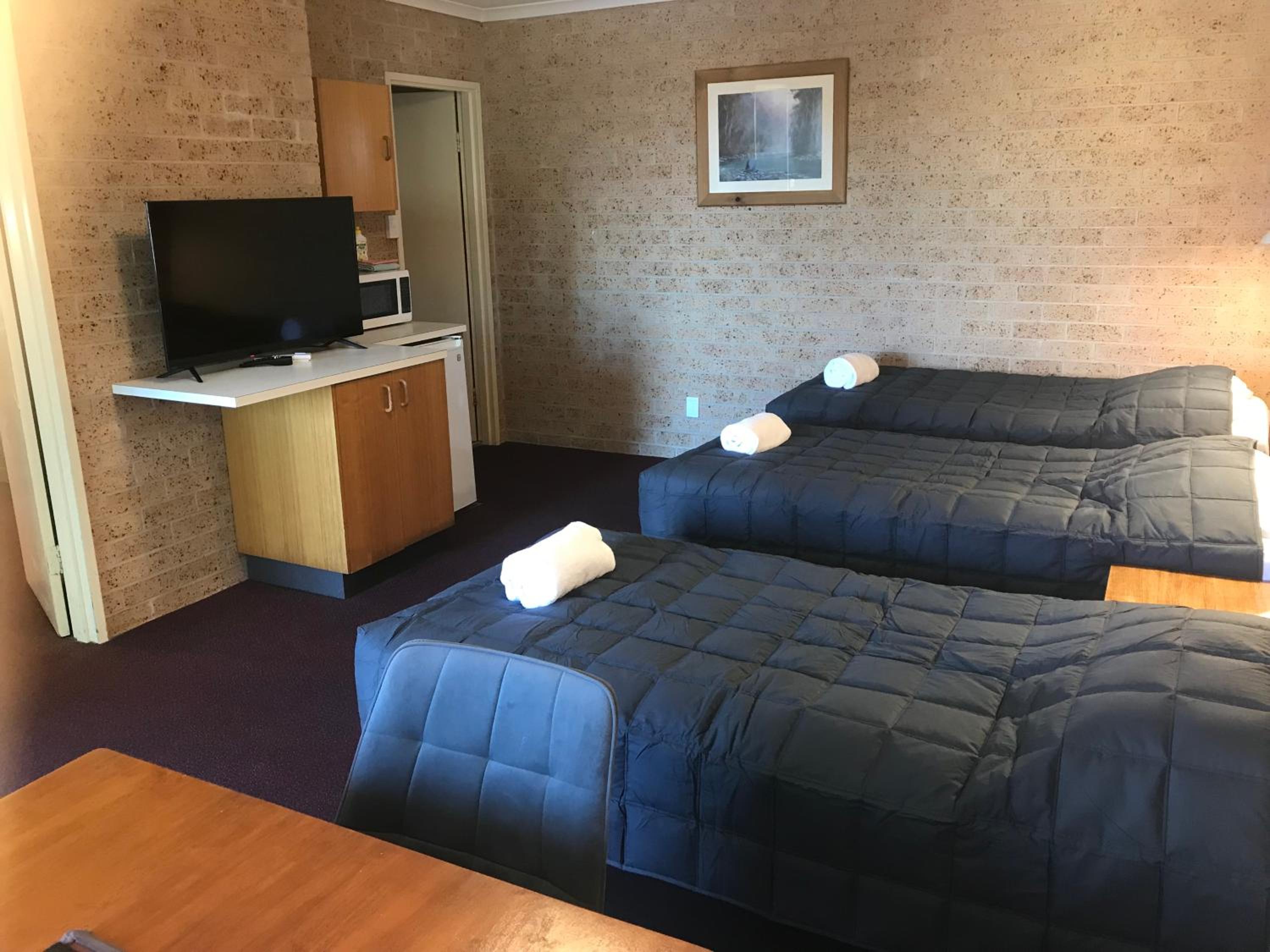 Cedar Lodge Motel