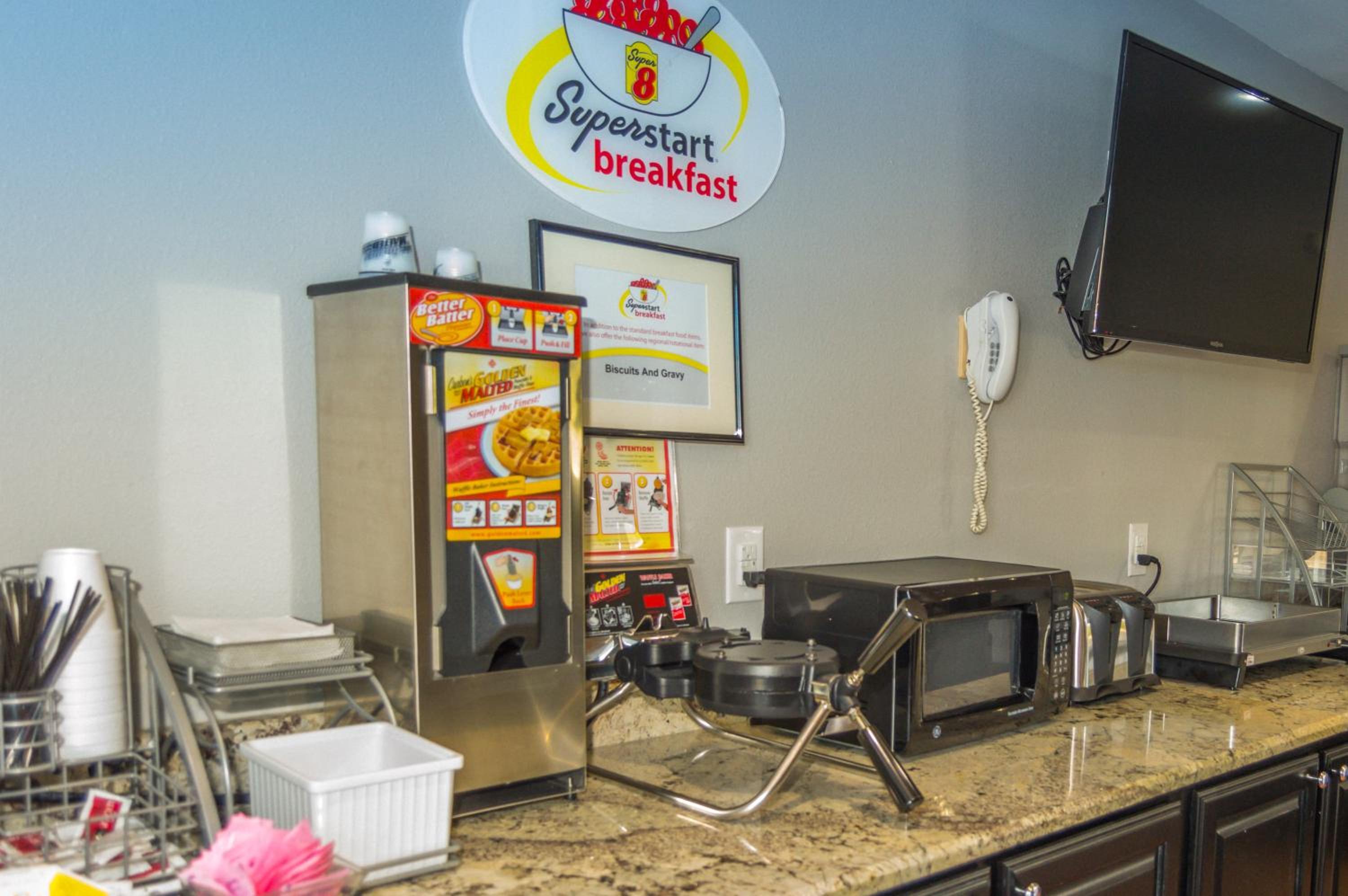 Ardmore Vacations - Super 8 by Wyndham Ardmore - Property Image 4