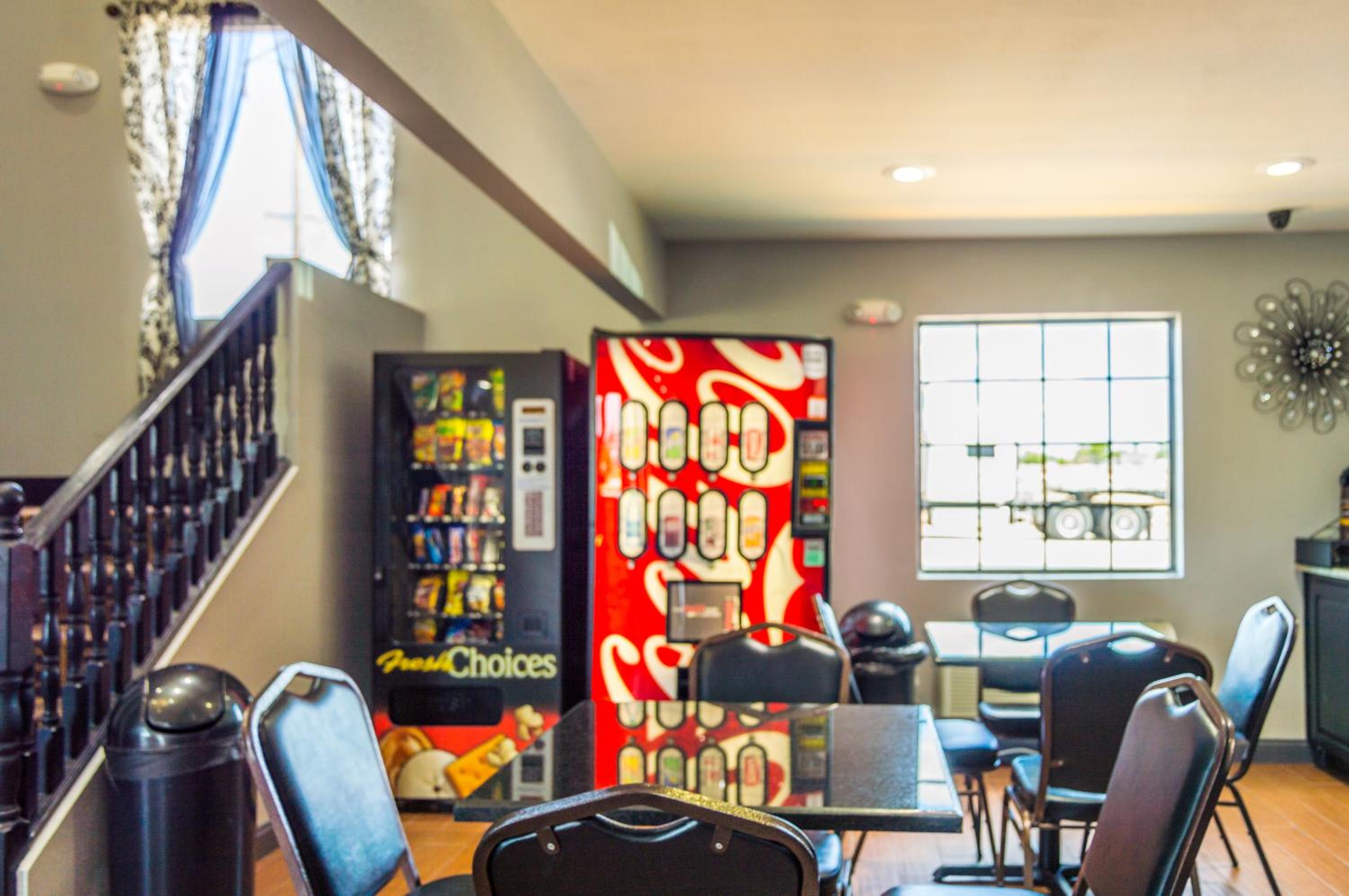 Ardmore Vacations - Super 8 by Wyndham Ardmore - Property Image 5
