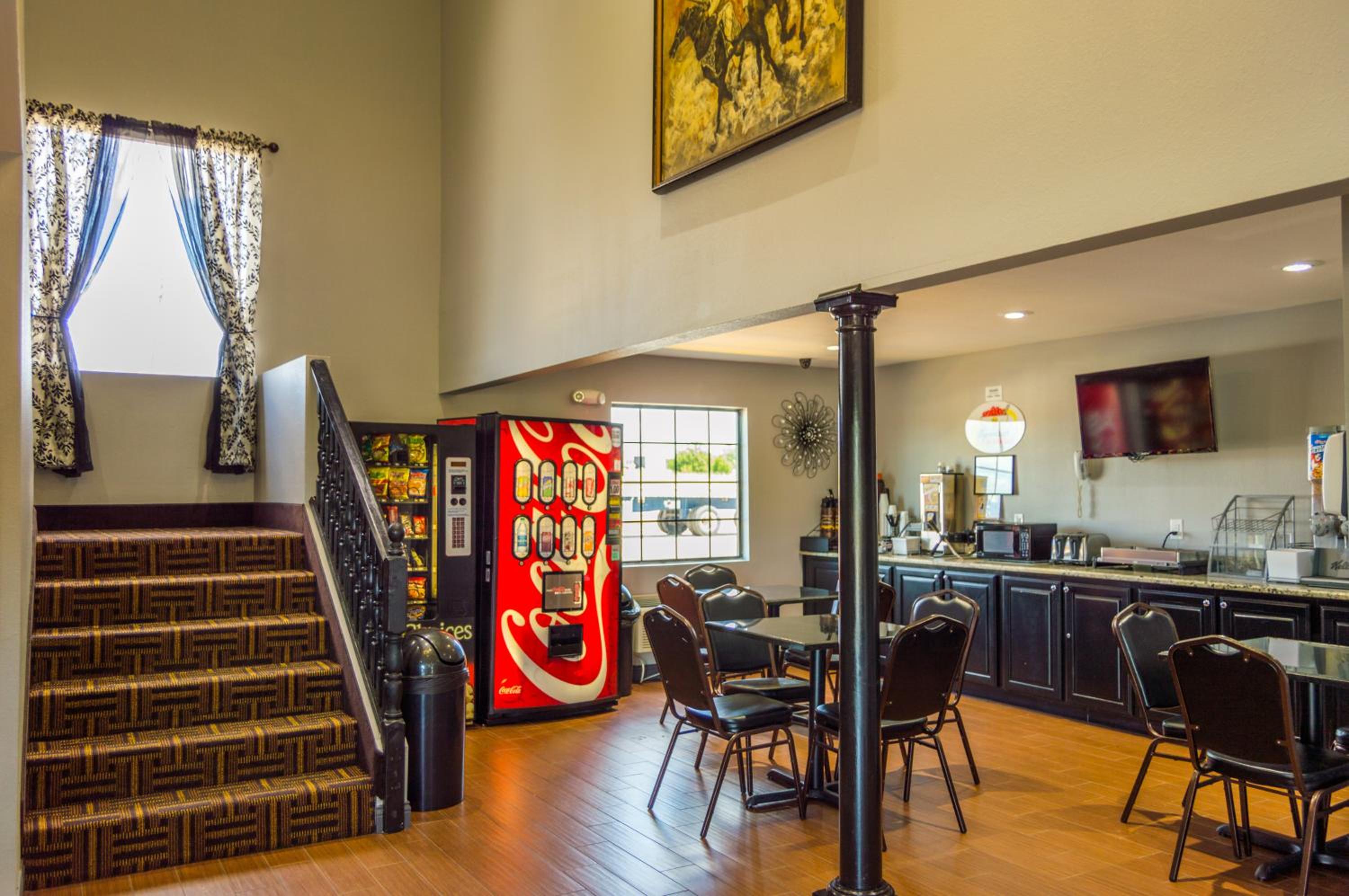 Ardmore Vacations - Super 8 by Wyndham Ardmore - Property Image 6