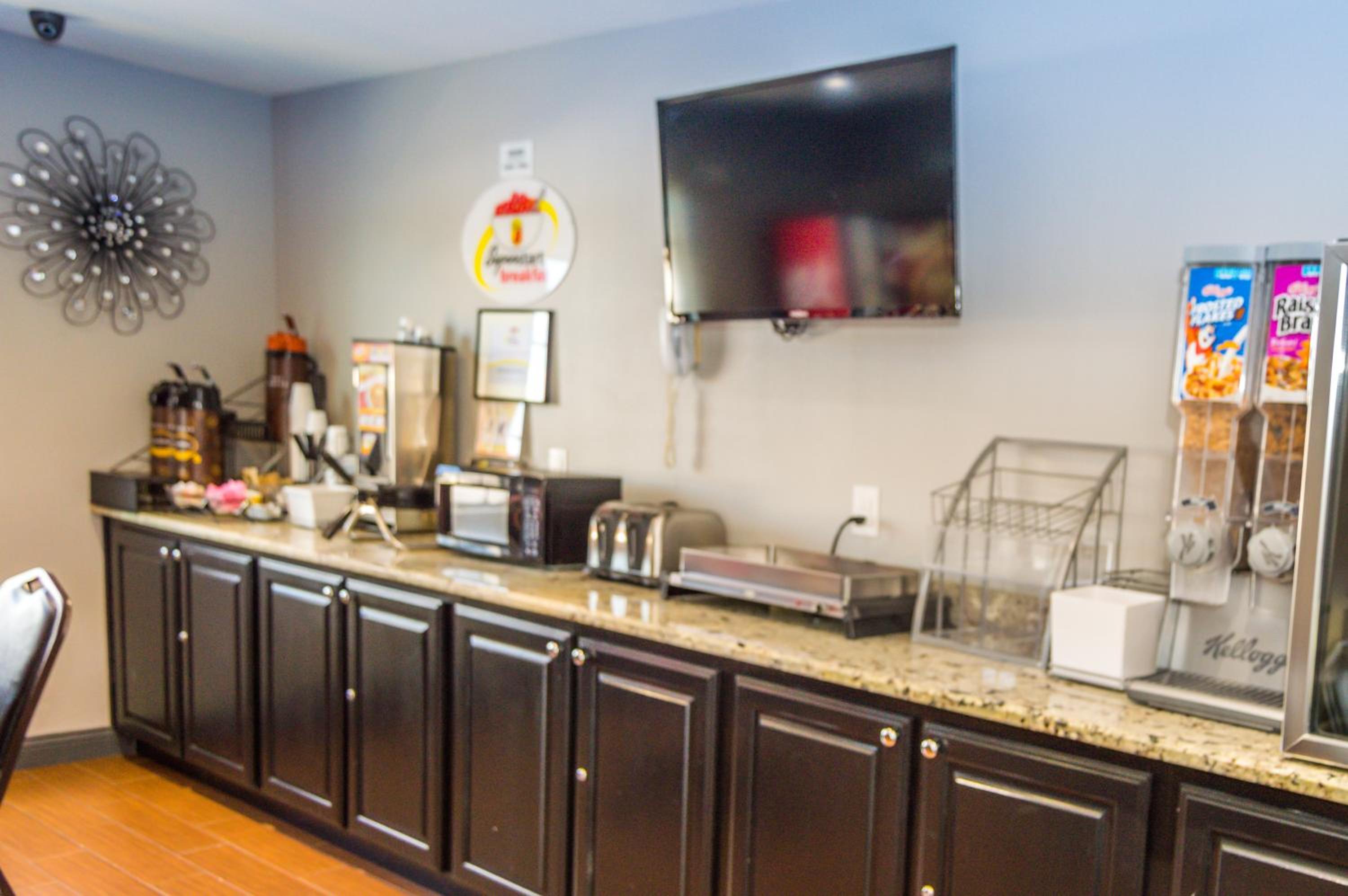 Ardmore Vacations - Super 8 by Wyndham Ardmore - Property Image 7
