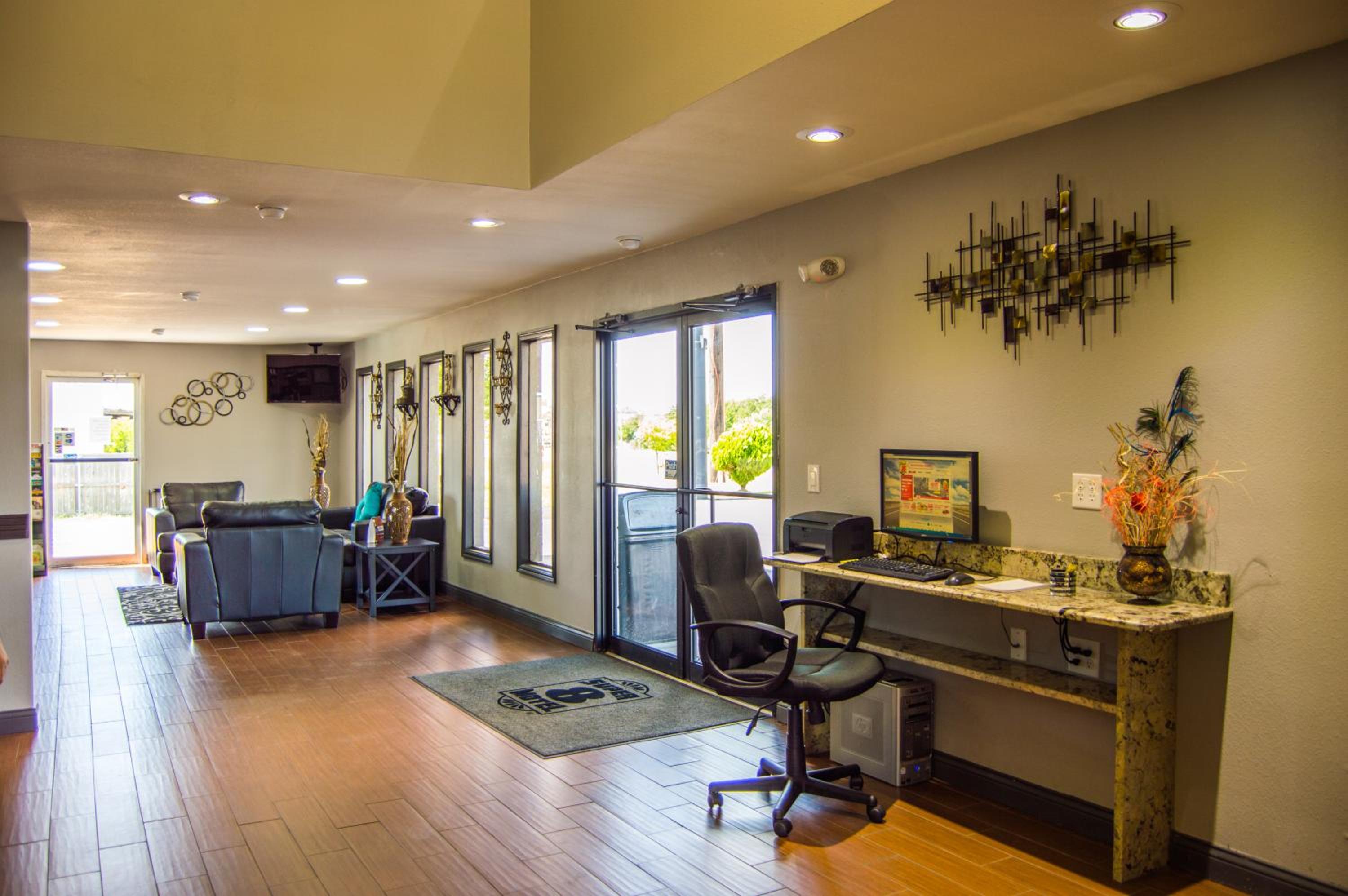 Ardmore Vacations - Super 8 by Wyndham Ardmore - Property Image 9