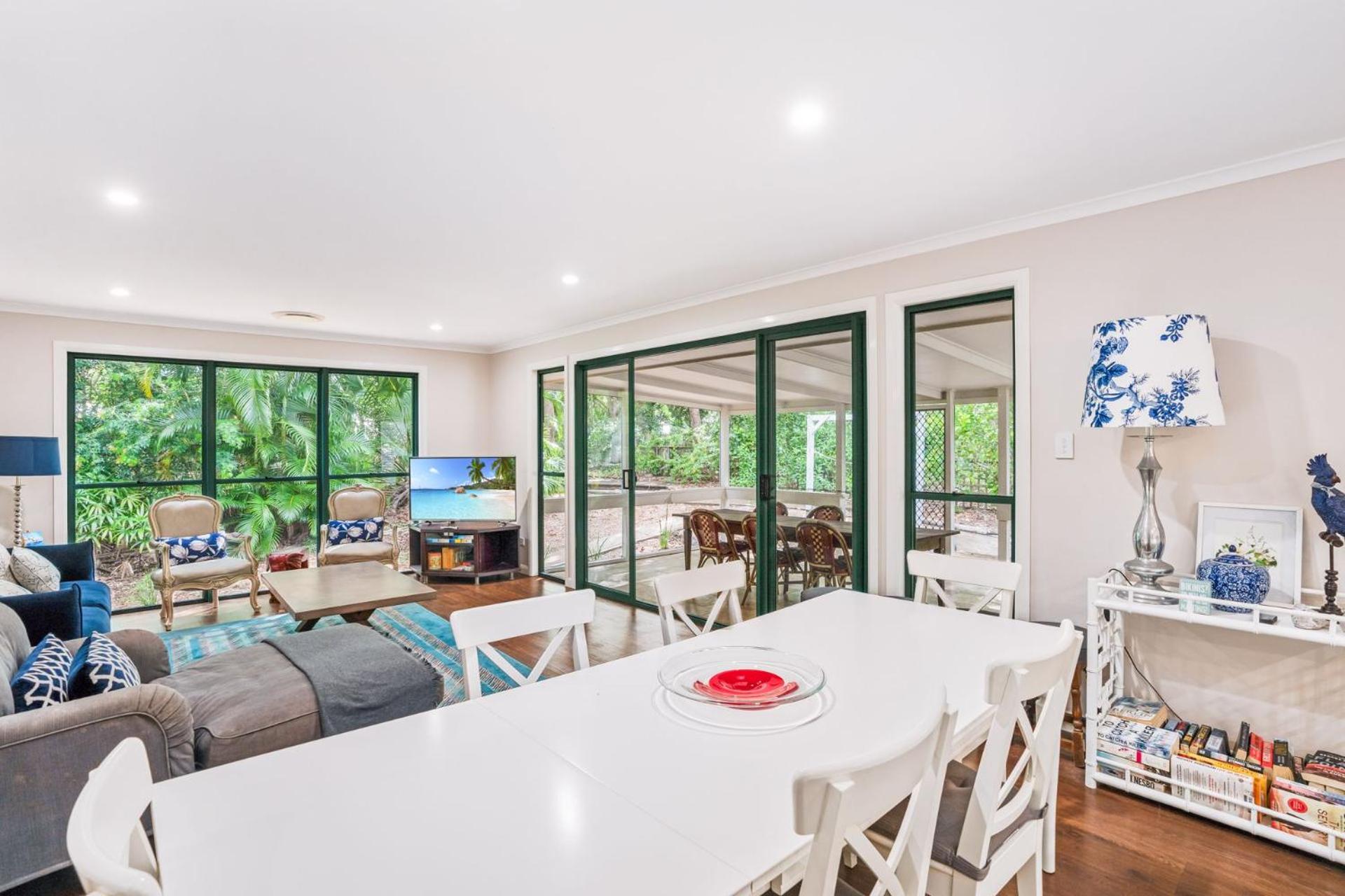 7 Belle Court Rainbow Shores Fully ducted aircon. Pets welcome