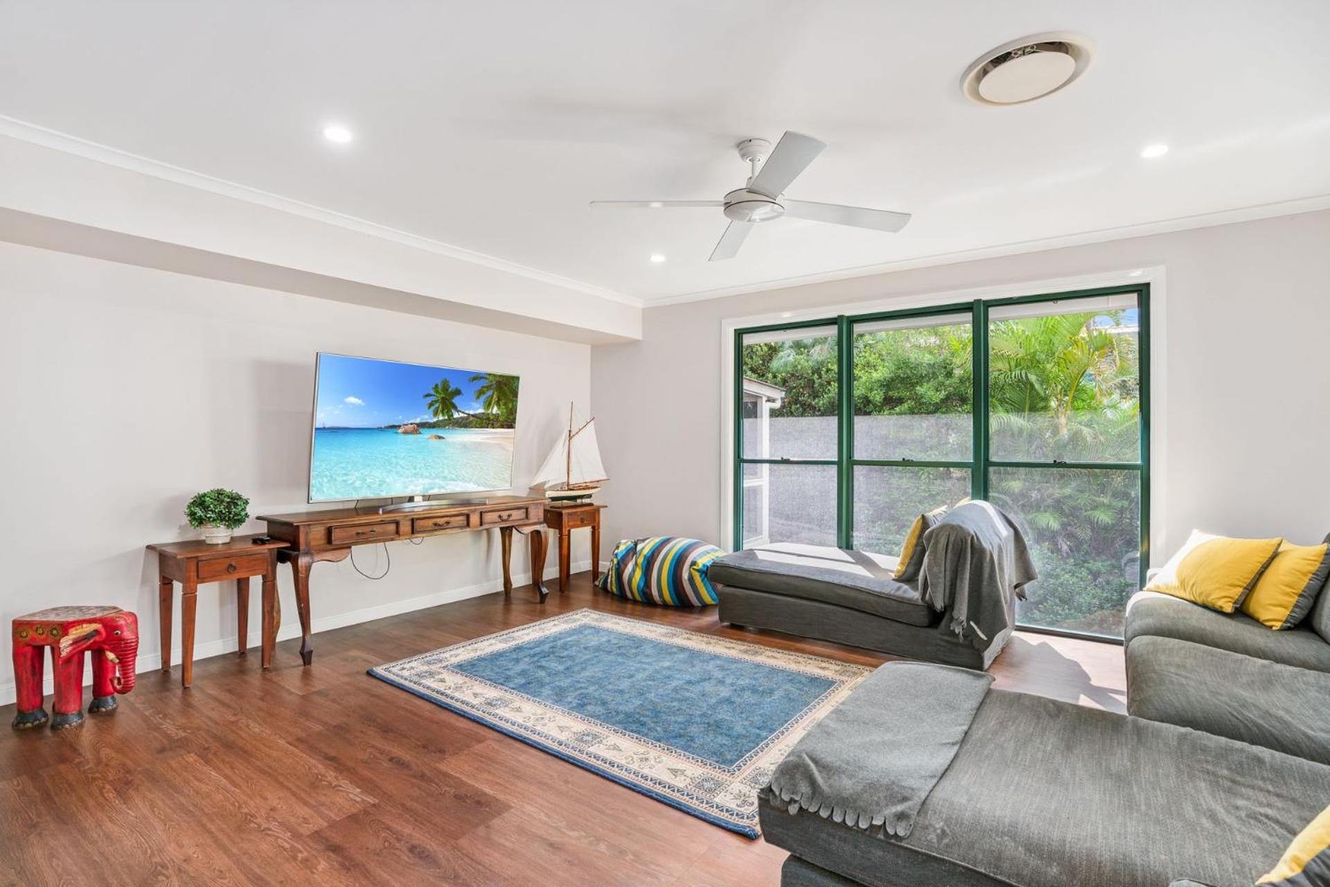 7 Belle Court Rainbow Shores Fully ducted aircon. Pets welcome