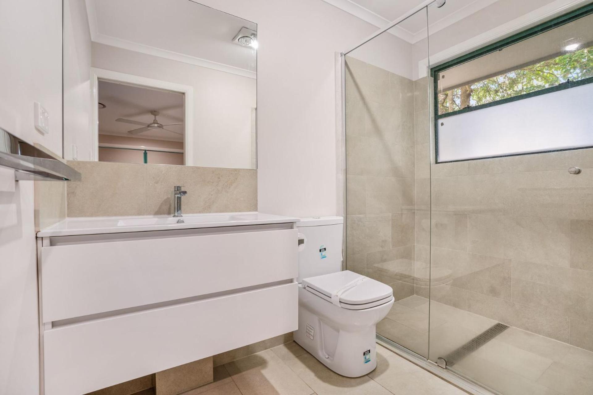 7 Belle Court Rainbow Shores Fully ducted aircon. Pets welcome