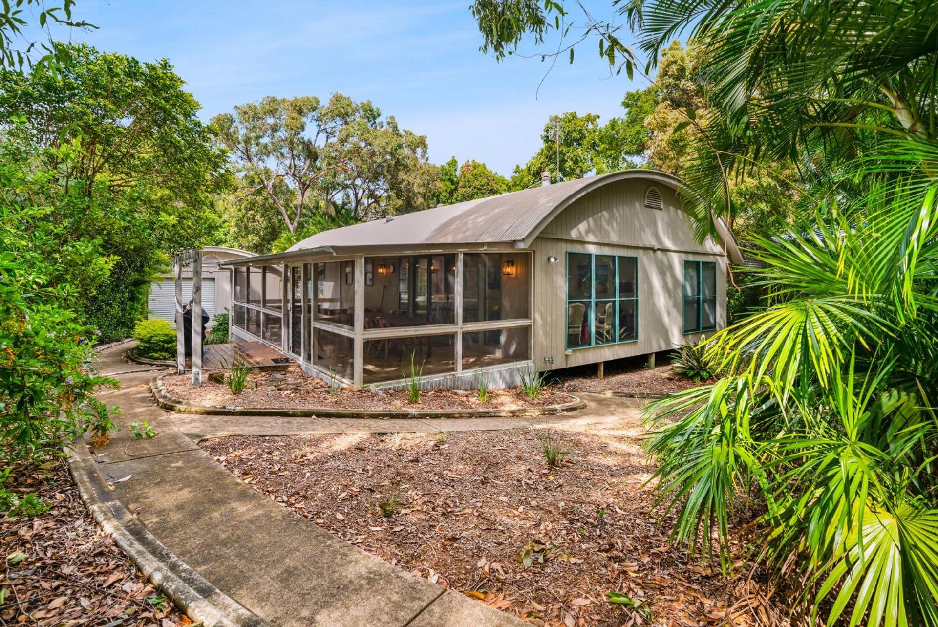7 Belle Court Rainbow Shores Fully ducted aircon. Pets welcome