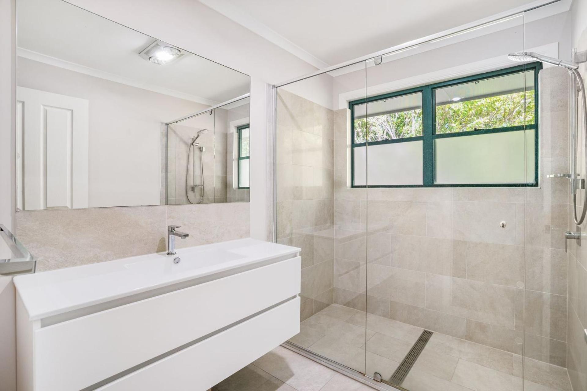 7 Belle Court Rainbow Shores Fully ducted aircon. Pets welcome