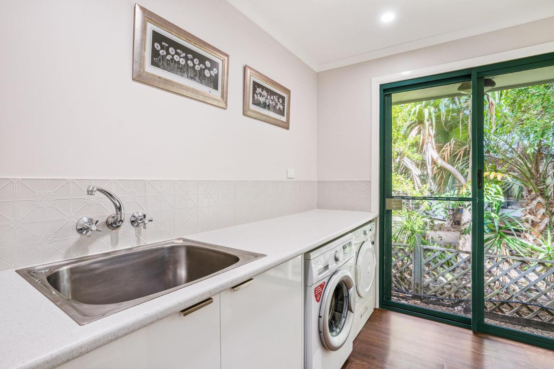 7 Belle Court Rainbow Shores Fully ducted aircon. Pets welcome