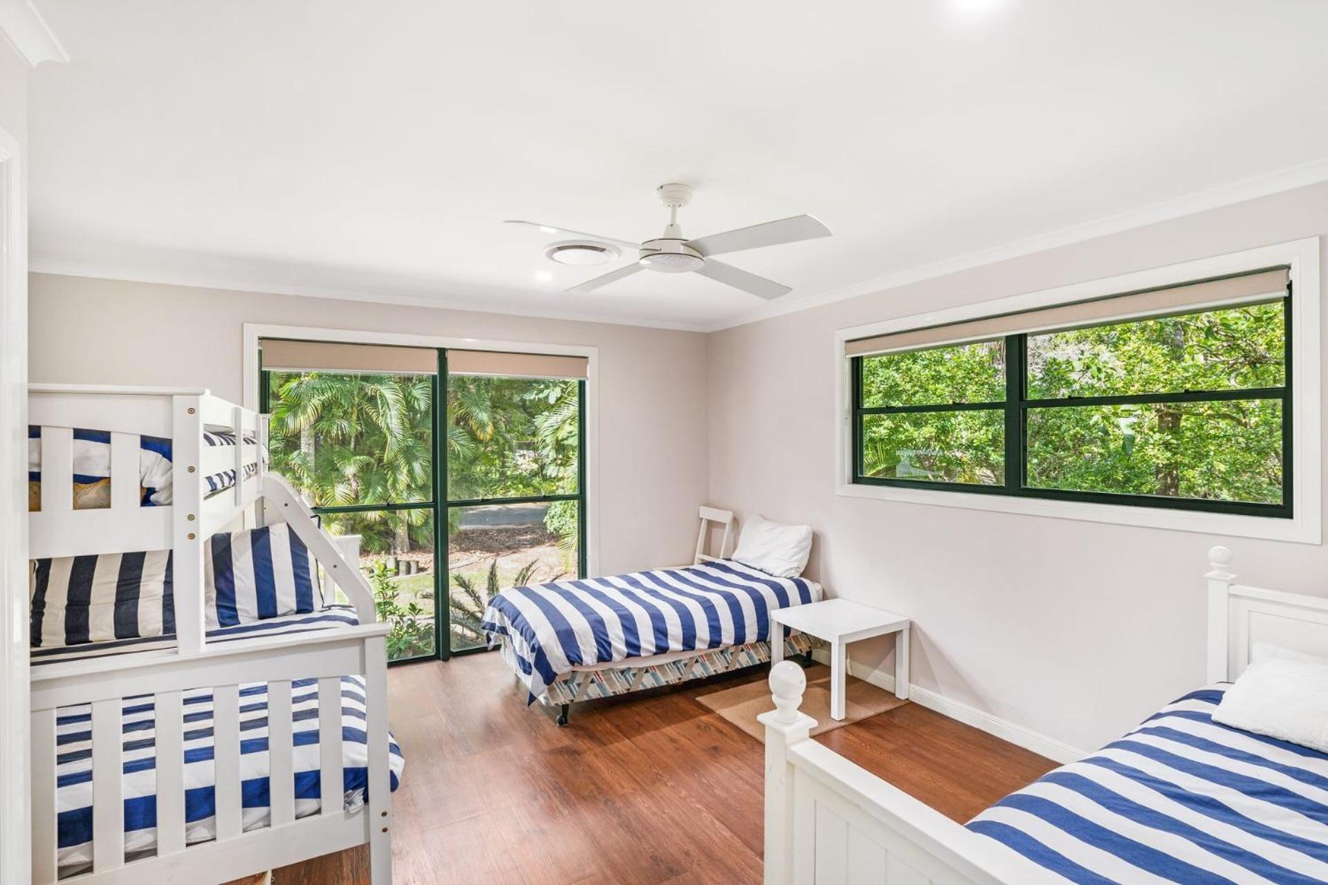7 Belle Court Rainbow Shores Fully ducted aircon. Pets welcome