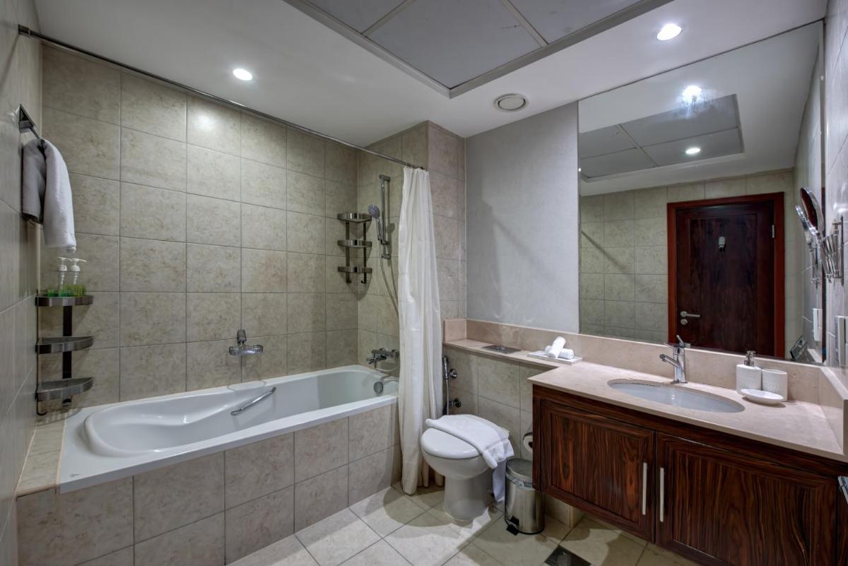 Durrani Homes - Luxury living besides Panoramic Fountain and Burj khalifa view- Burj Khalifa Fireworks
