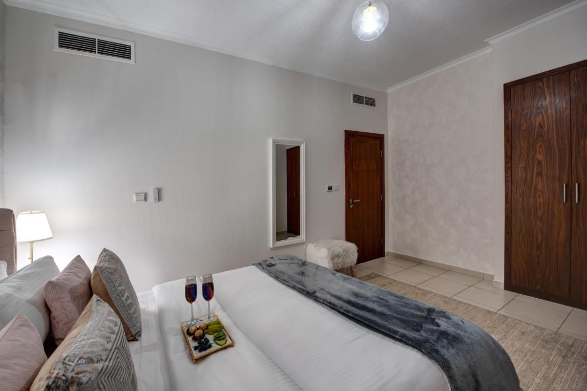 Durrani Homes - Luxury living besides Panoramic Fountain and Burj khalifa view- Burj Khalifa Fireworks