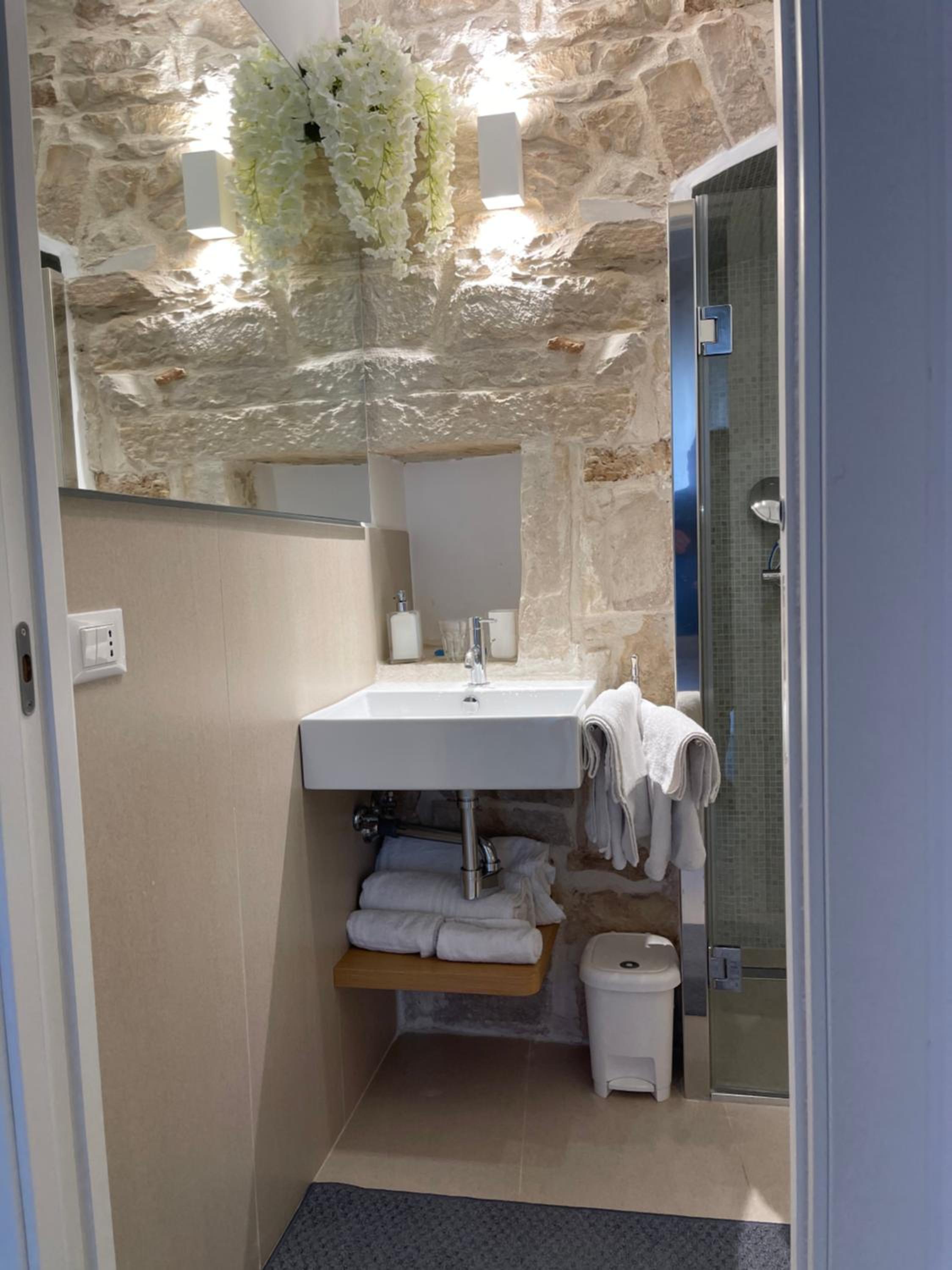 L'Alfiere en Corato — bathroom