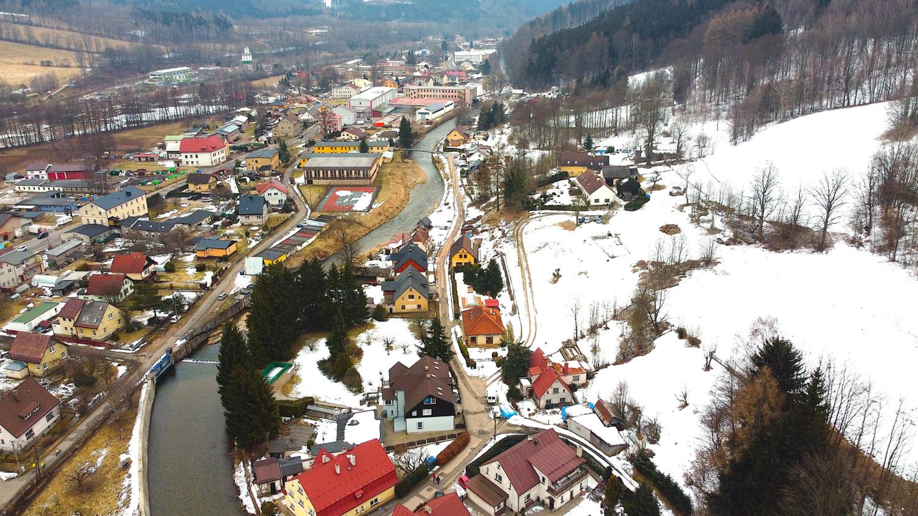 Za řekou 2
