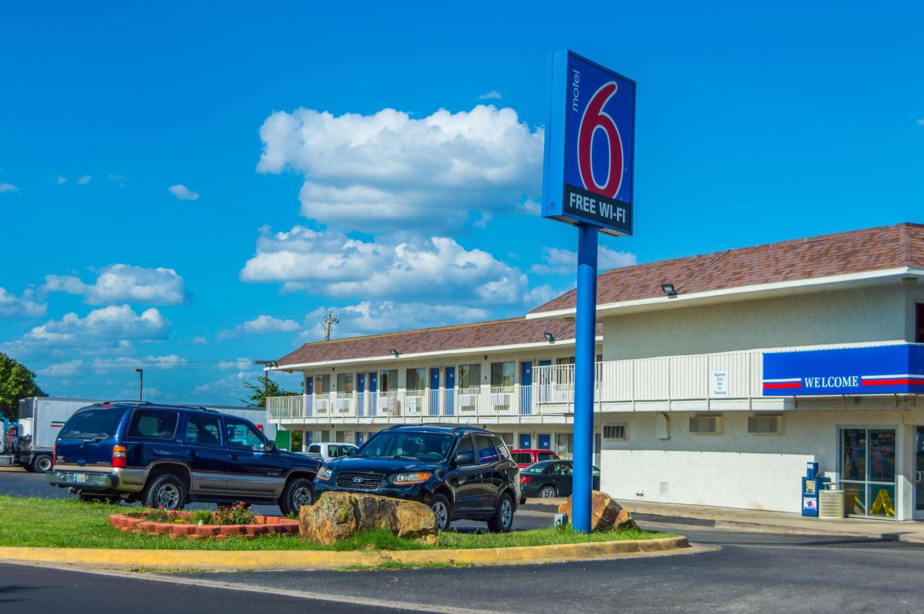 Ardmore Vacations - Motel 6-Ardmore, OK - Property Image 3
