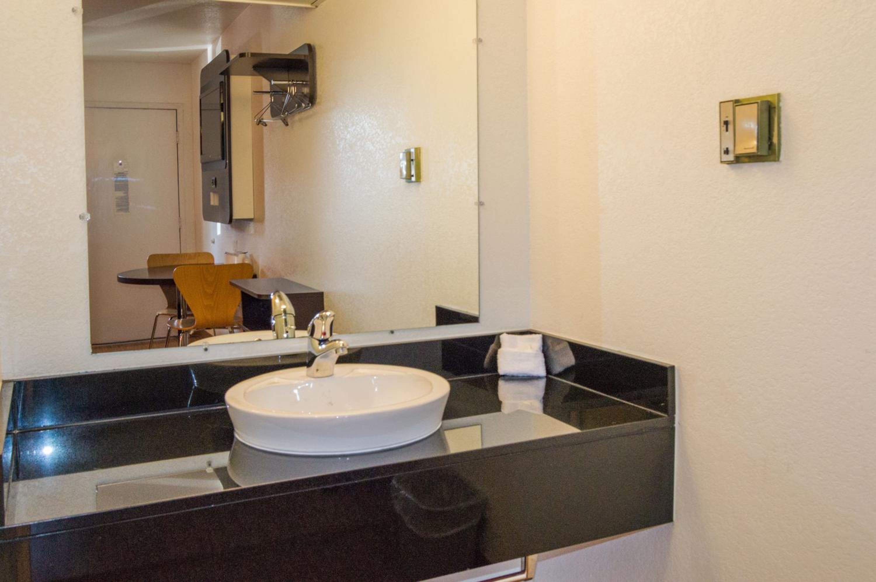 Ardmore Vacations - Motel 6-Ardmore, OK - Property Image 9