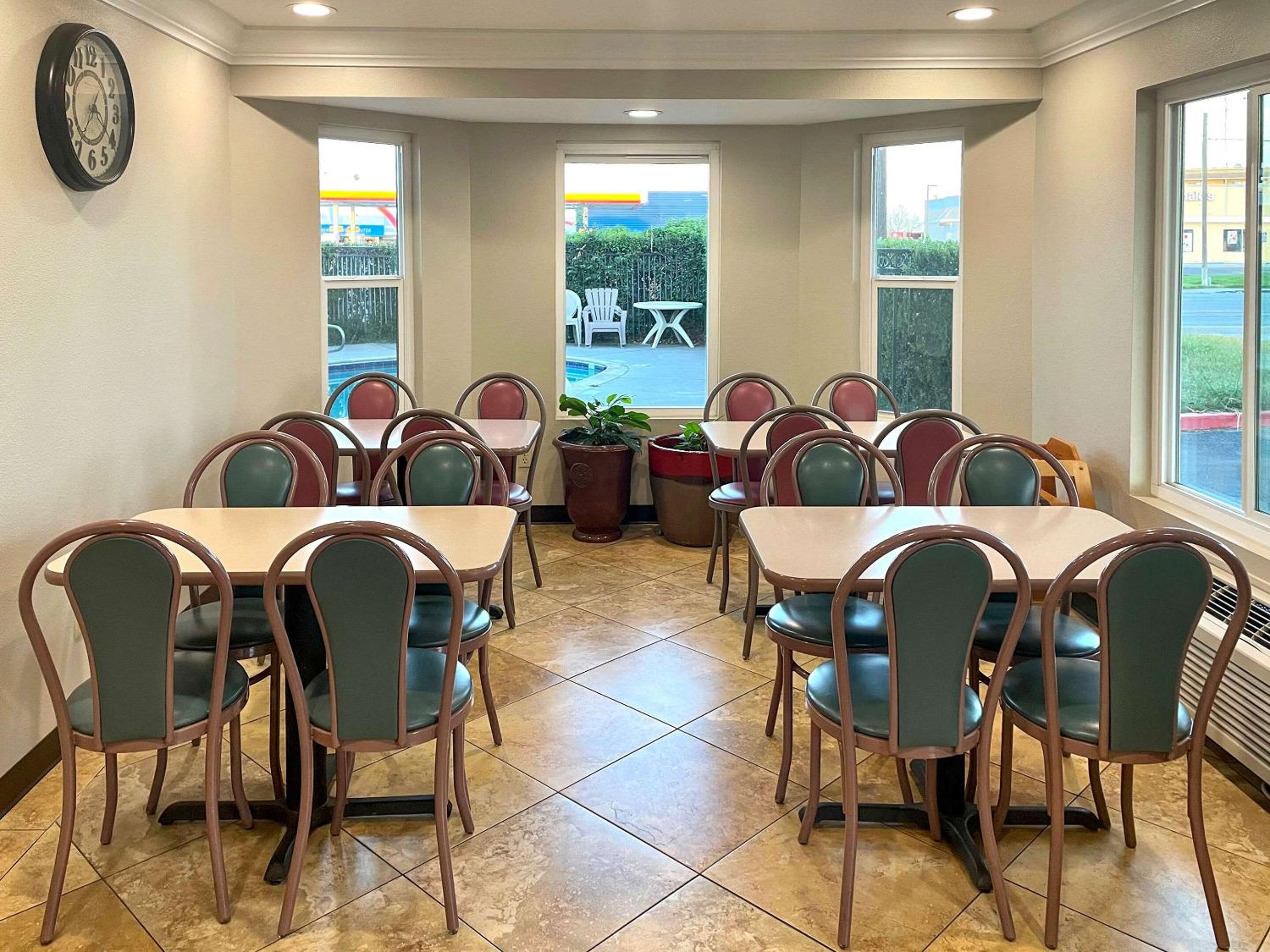 Econo Lodge Inn  Suites Corning - Property Image 3