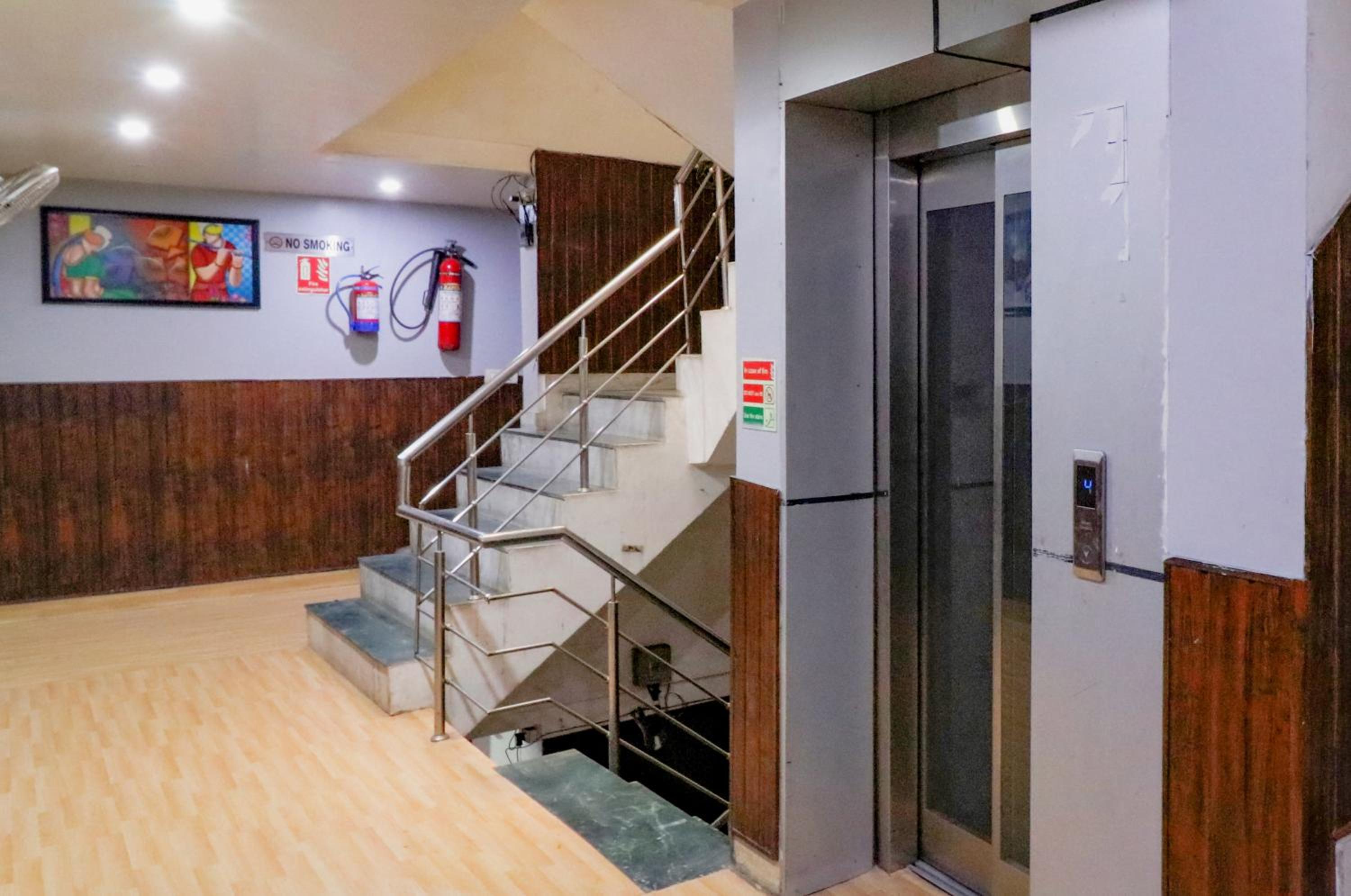 Lobby & Reception