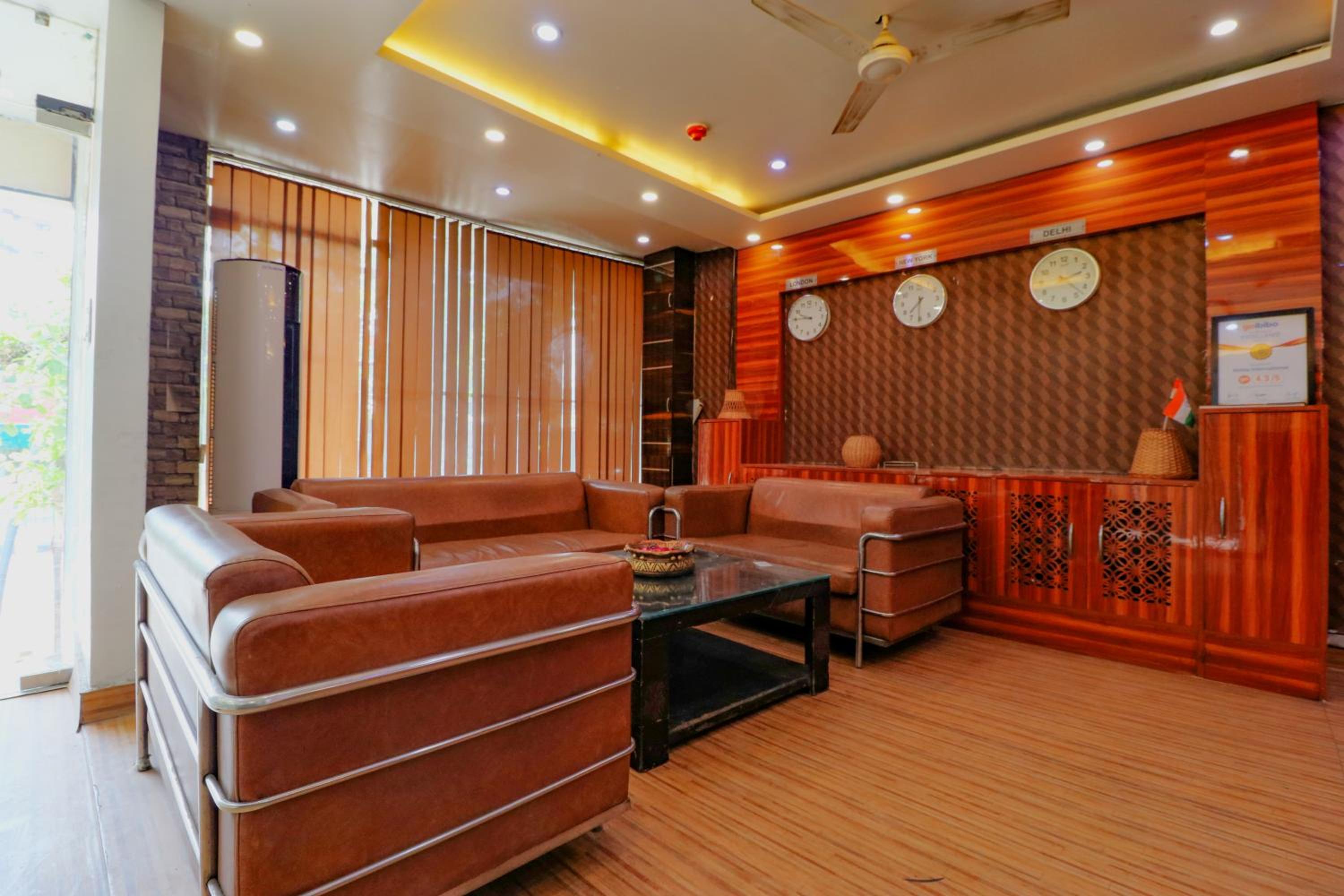 Lobby & Reception