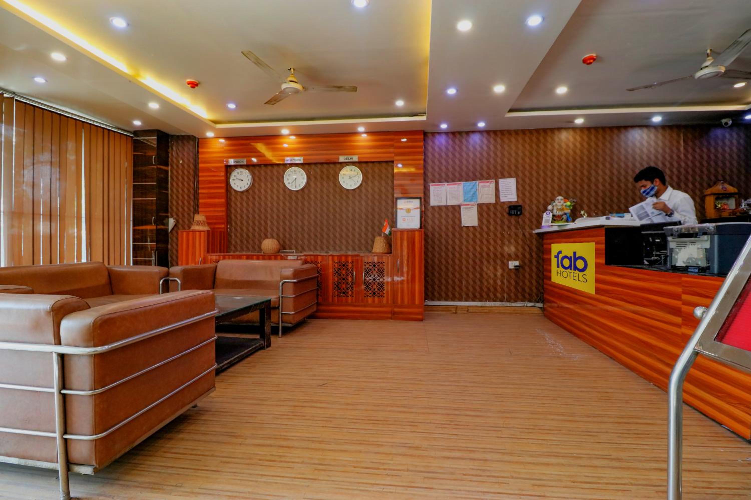 Lobby & Reception