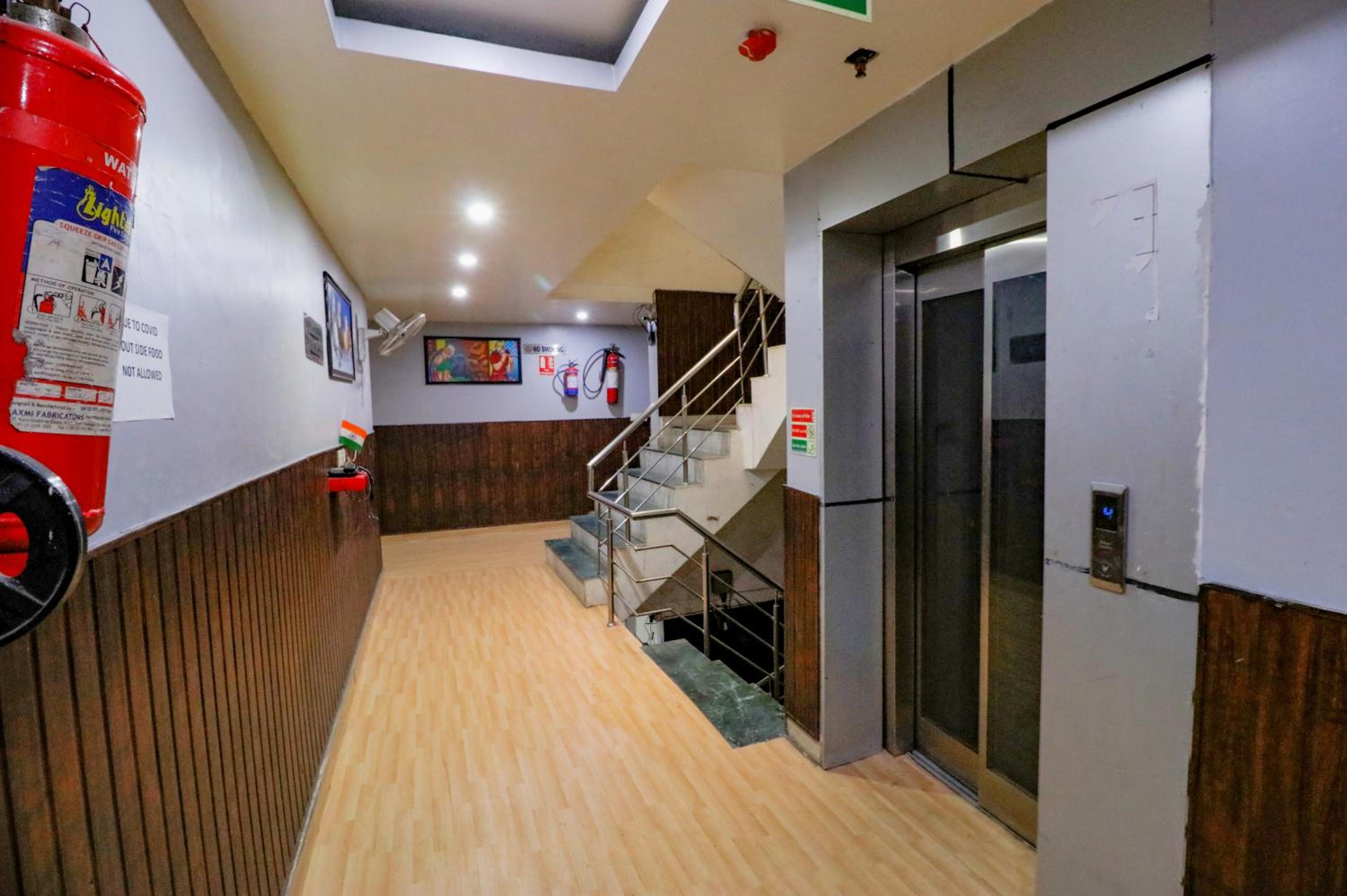 Lobby & Reception