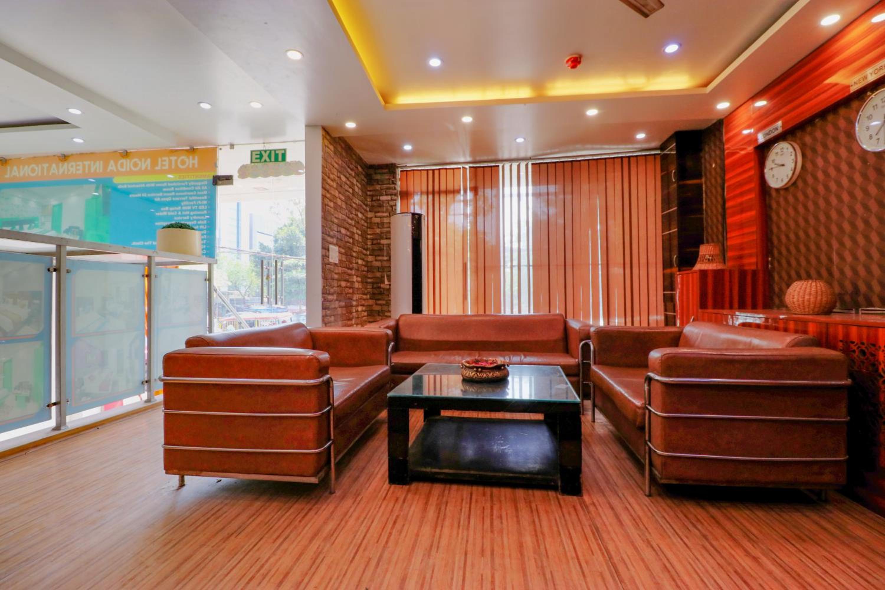 Lobby & Reception