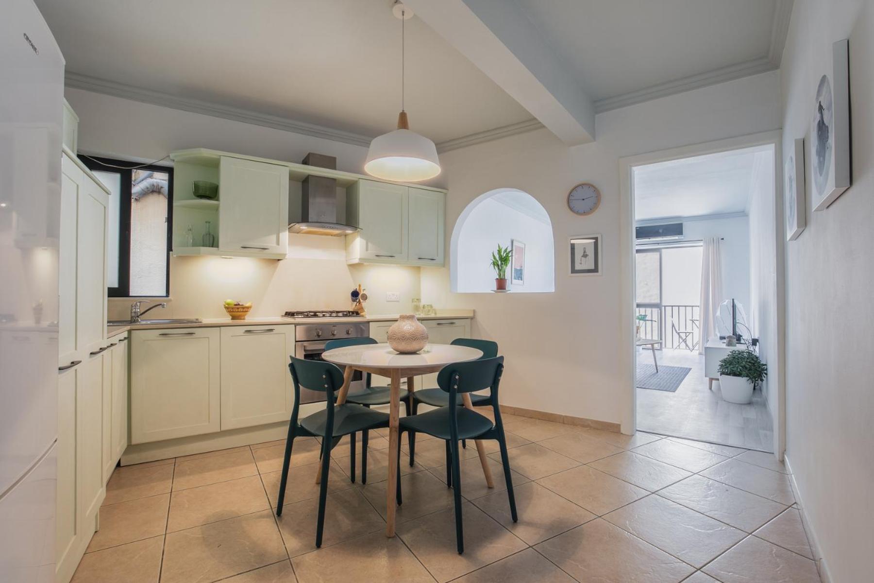 Stylish 3 Bedroom Apartment - St. Julians - 5 mins from Balluta Bay photo 2