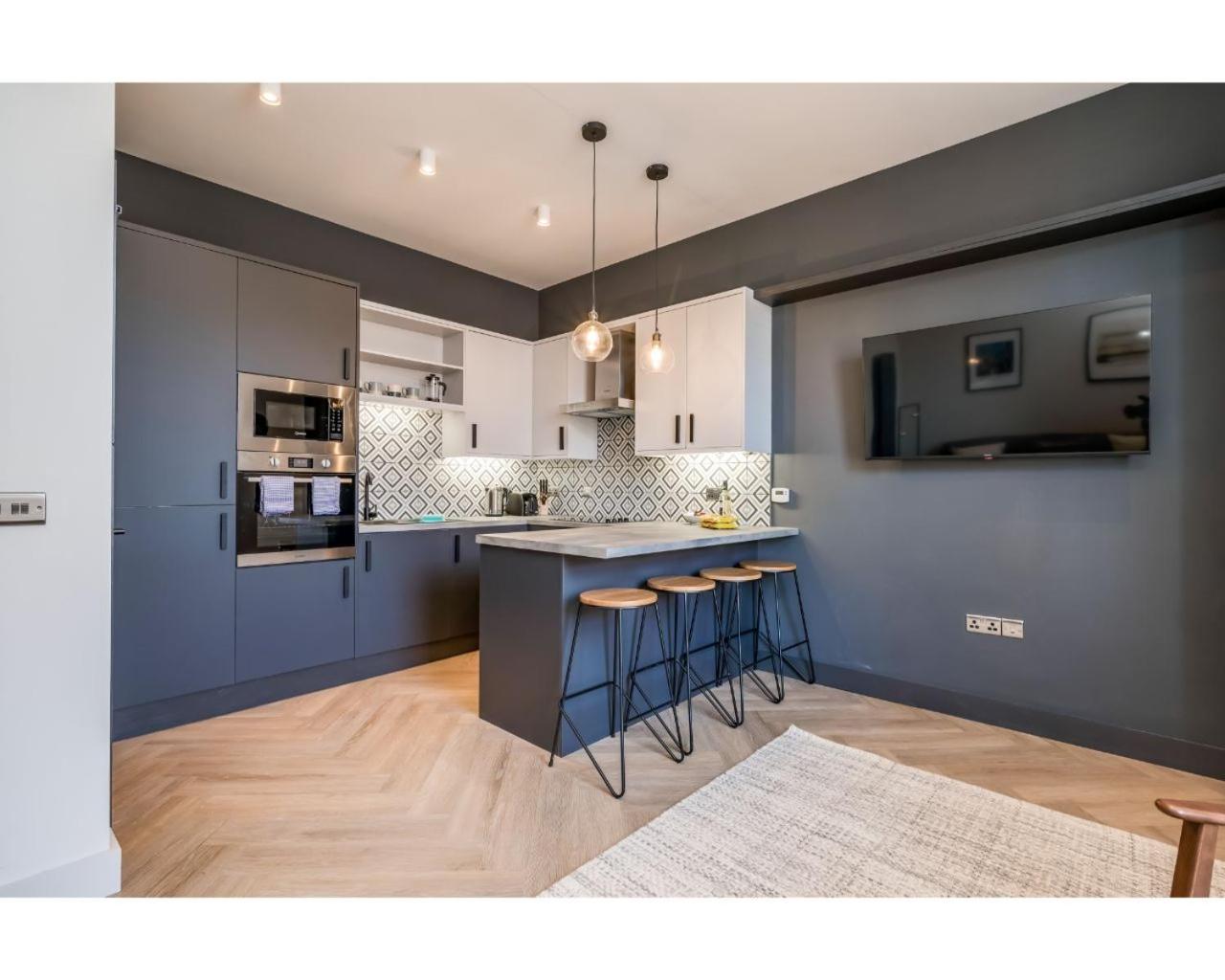 Central Belfast Apartments: University Street view 5