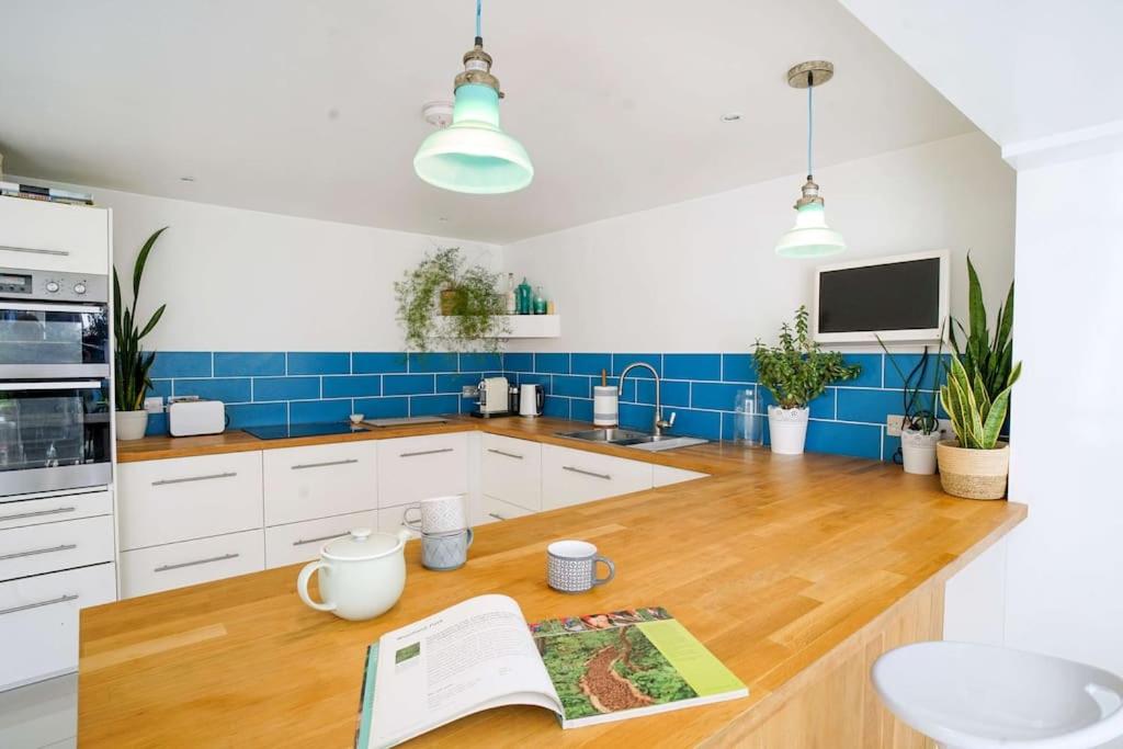 Seashells - 4 Bed - 2 Bath - Nr Beach - Sleeps 7 view 2